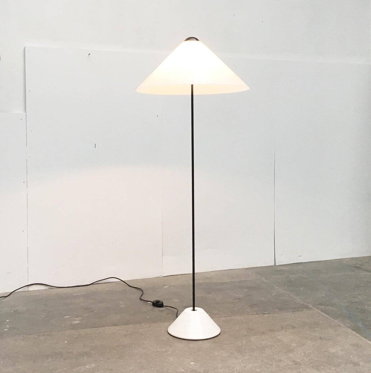 Mid-Century Snow floor lamp by Vico Magistretti for Oluce, 1970s