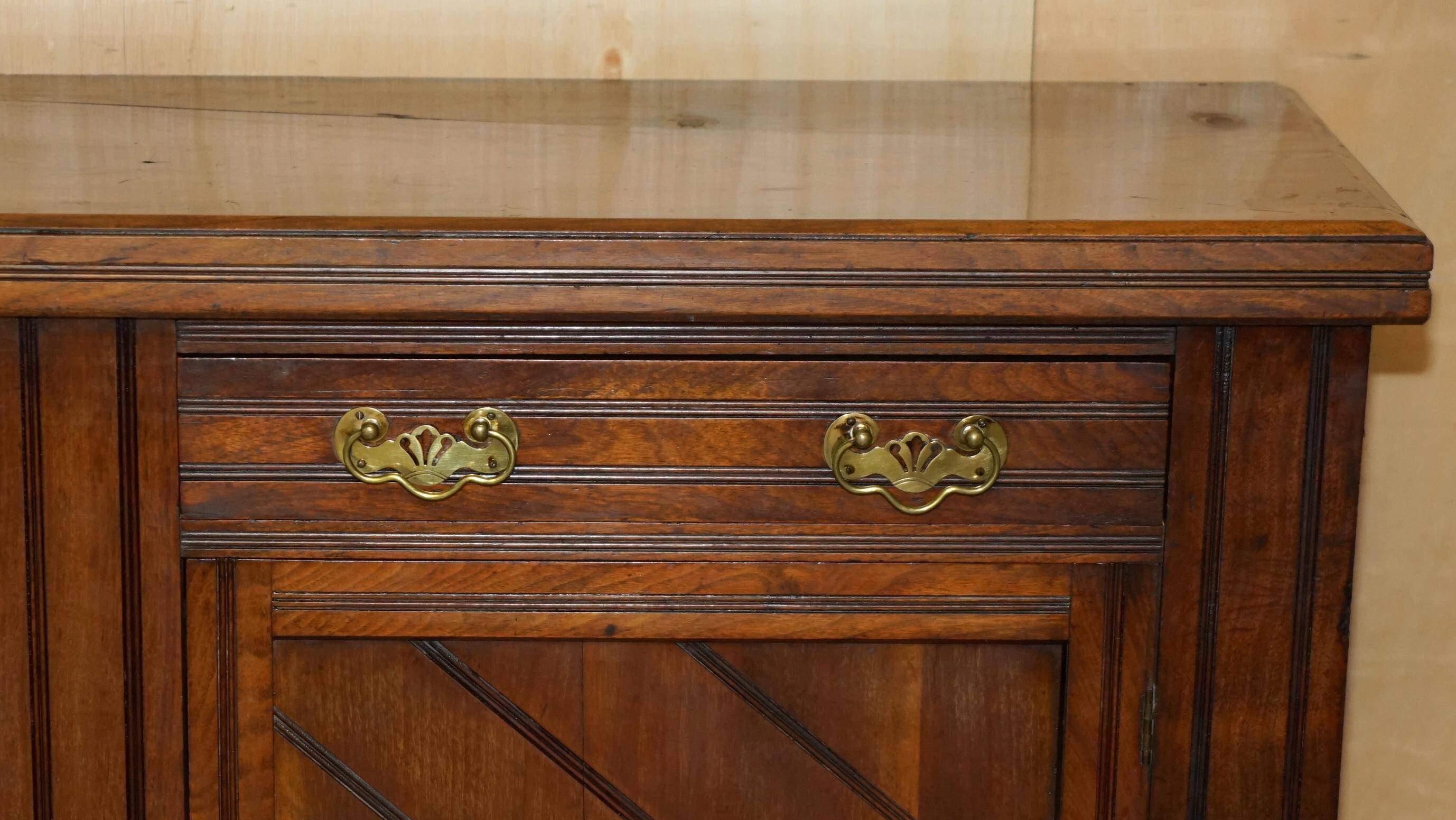 Victorian English oak rustic buffet circa 1880 with drawers.