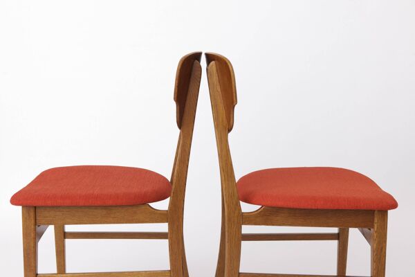 2 des 6 chaises de salle à manger vintage des années 1960 - Teck et chêne, design danois