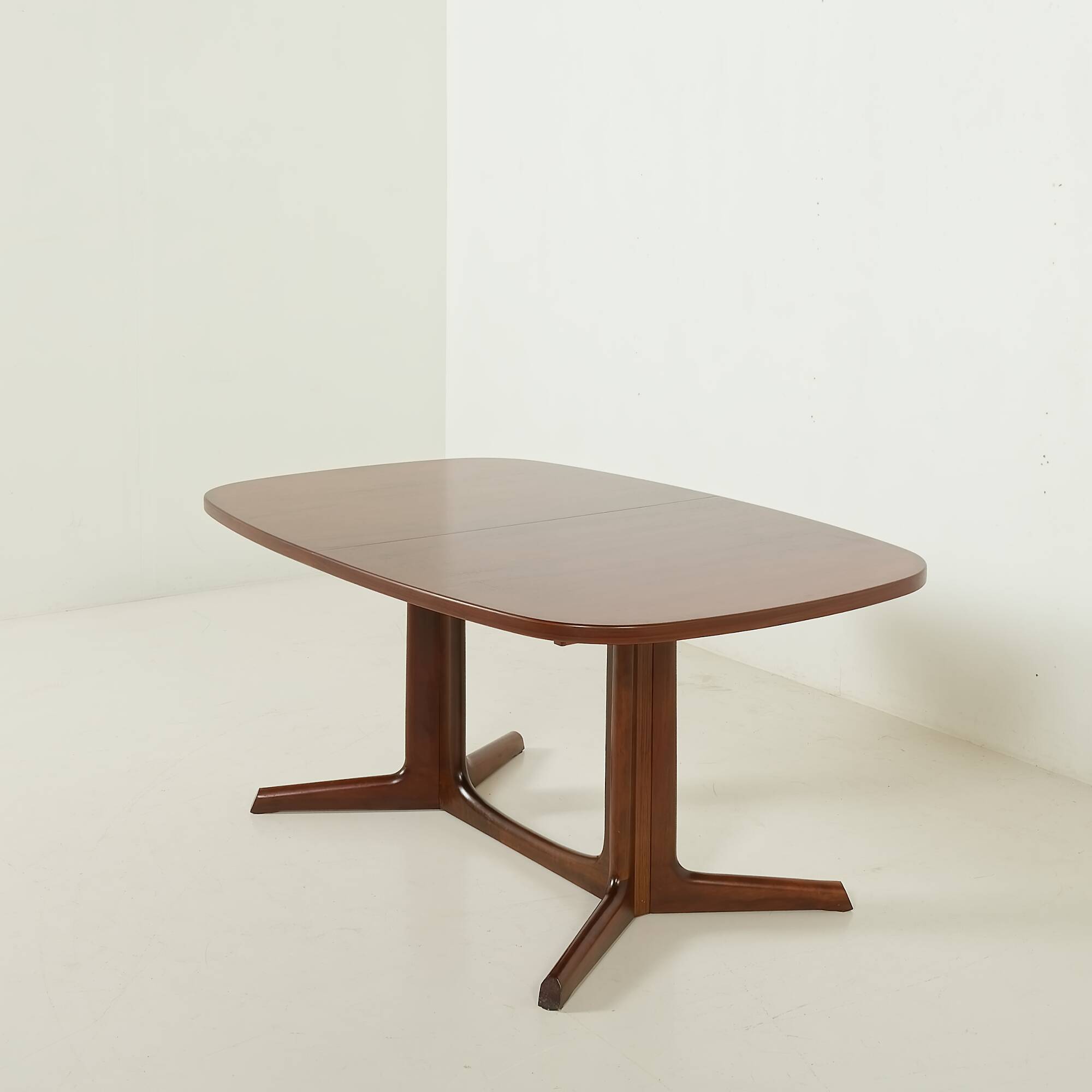 Gudme Mobelfabrik rosewood table with extensions, Denmark 1970s