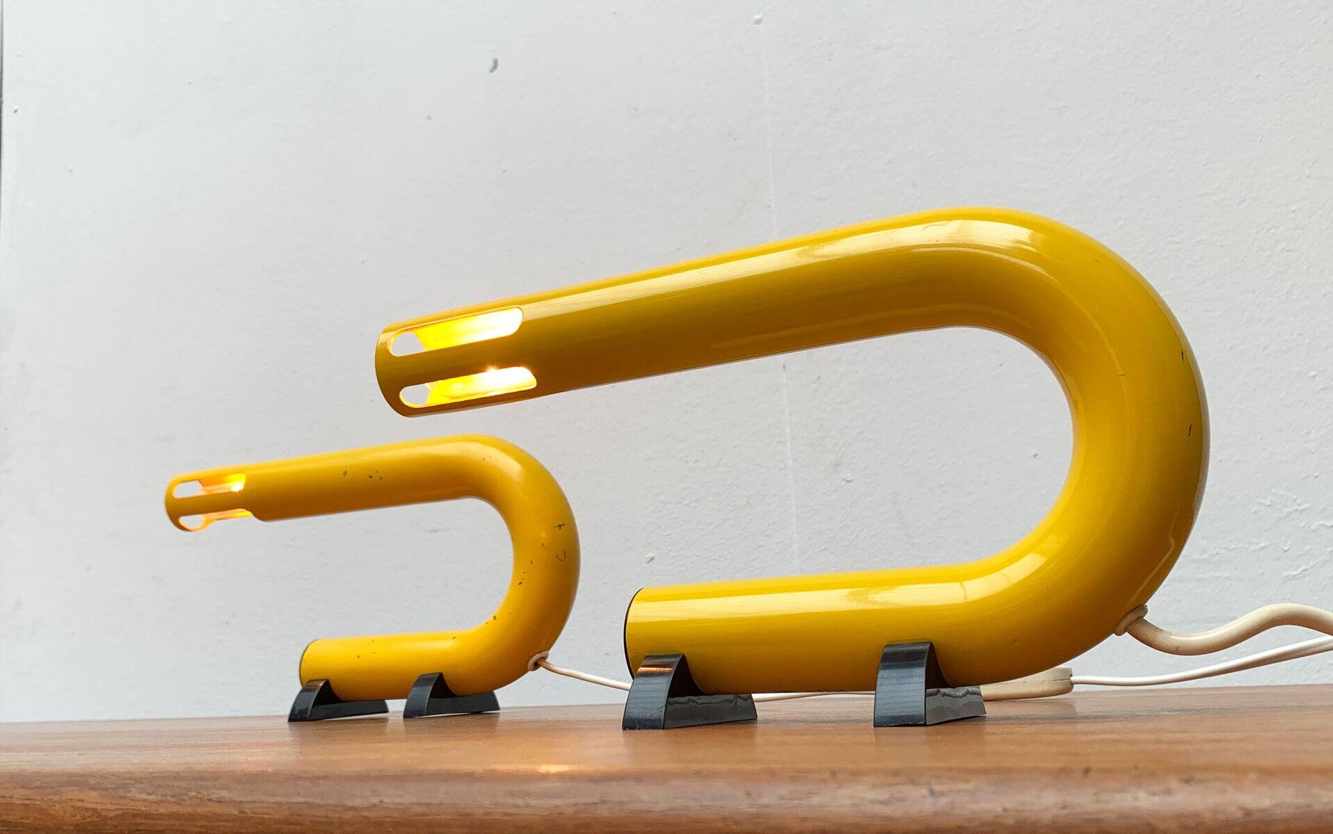 Lampes de table modèle C 452 de l'ère spatiale postmoderne italienne du milieu du siècle, 1960, lot de 2