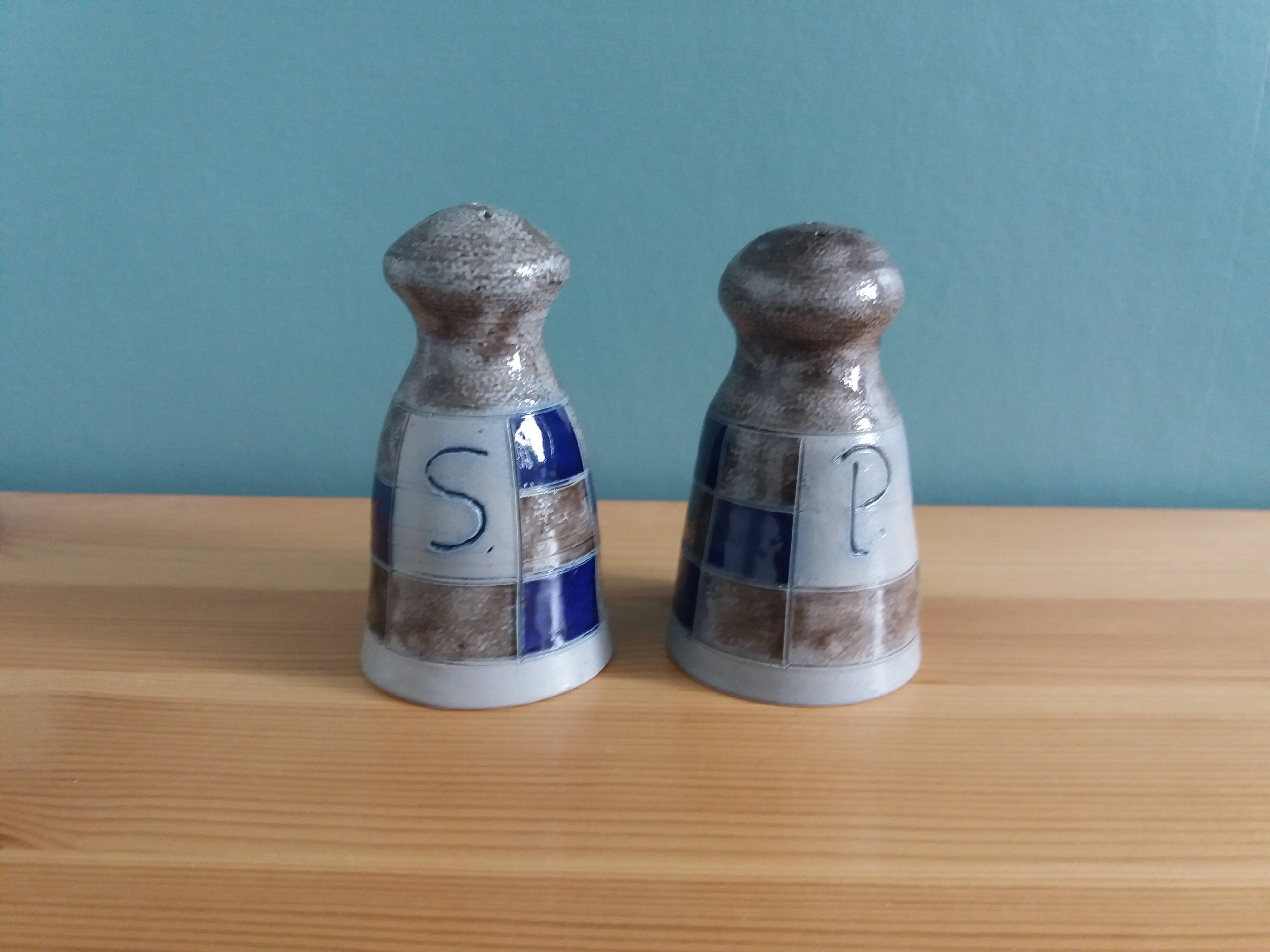 Salt and pepper shakers in Alsace stoneware