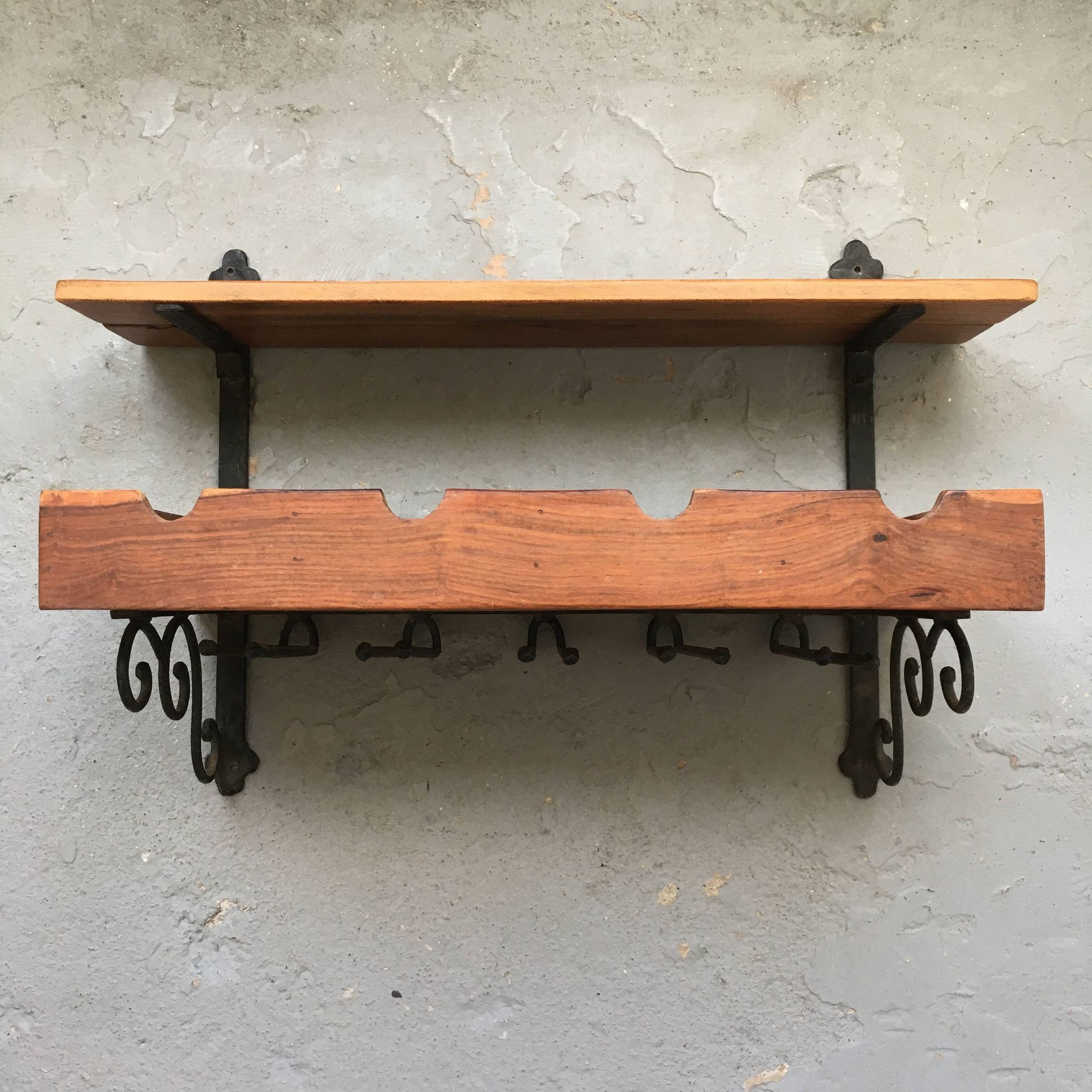 Étagère pour verres et couverts
