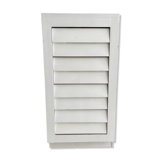 Armoire de chevet avec tiroirs peints en blanc