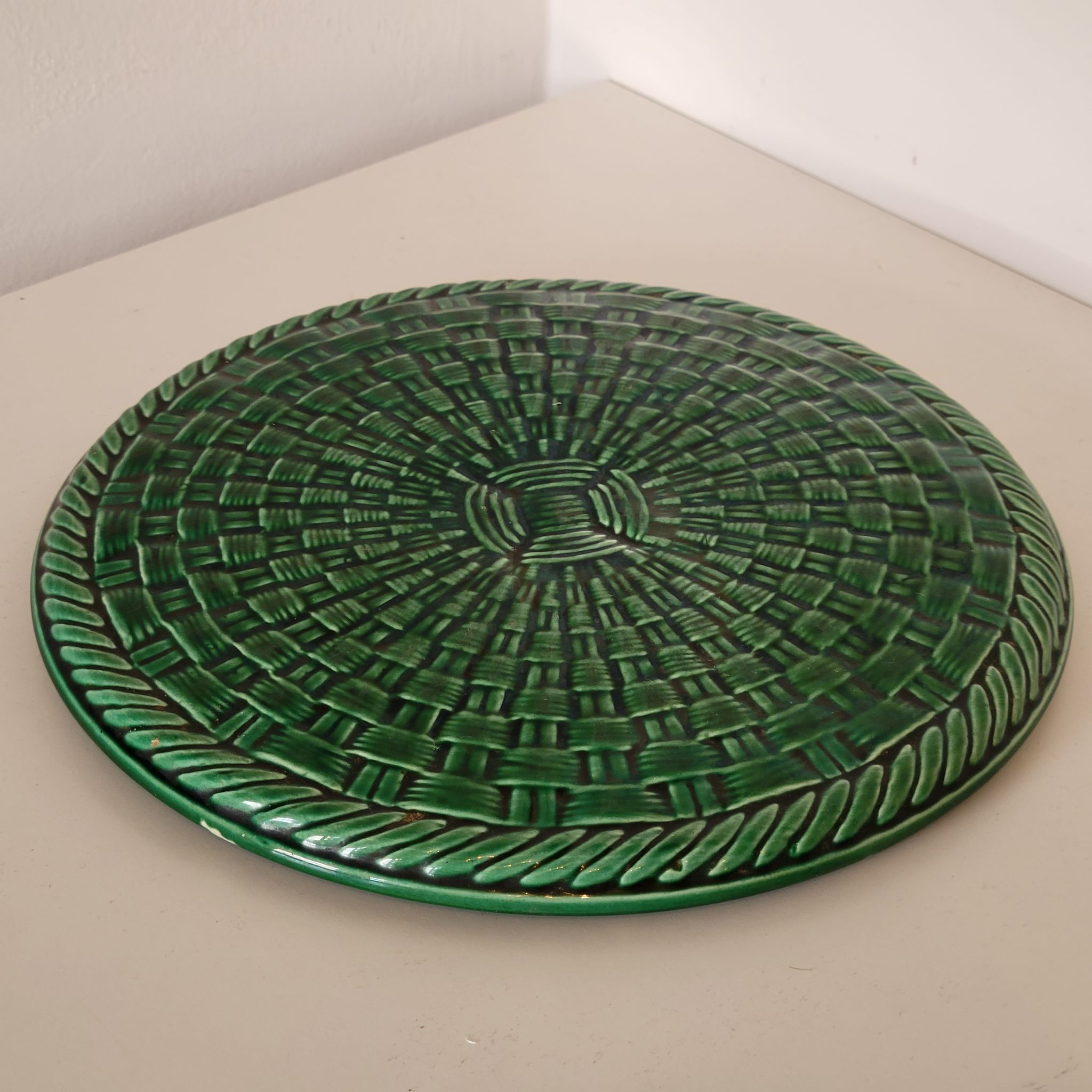 Vintage ceramic braided model tablecloth