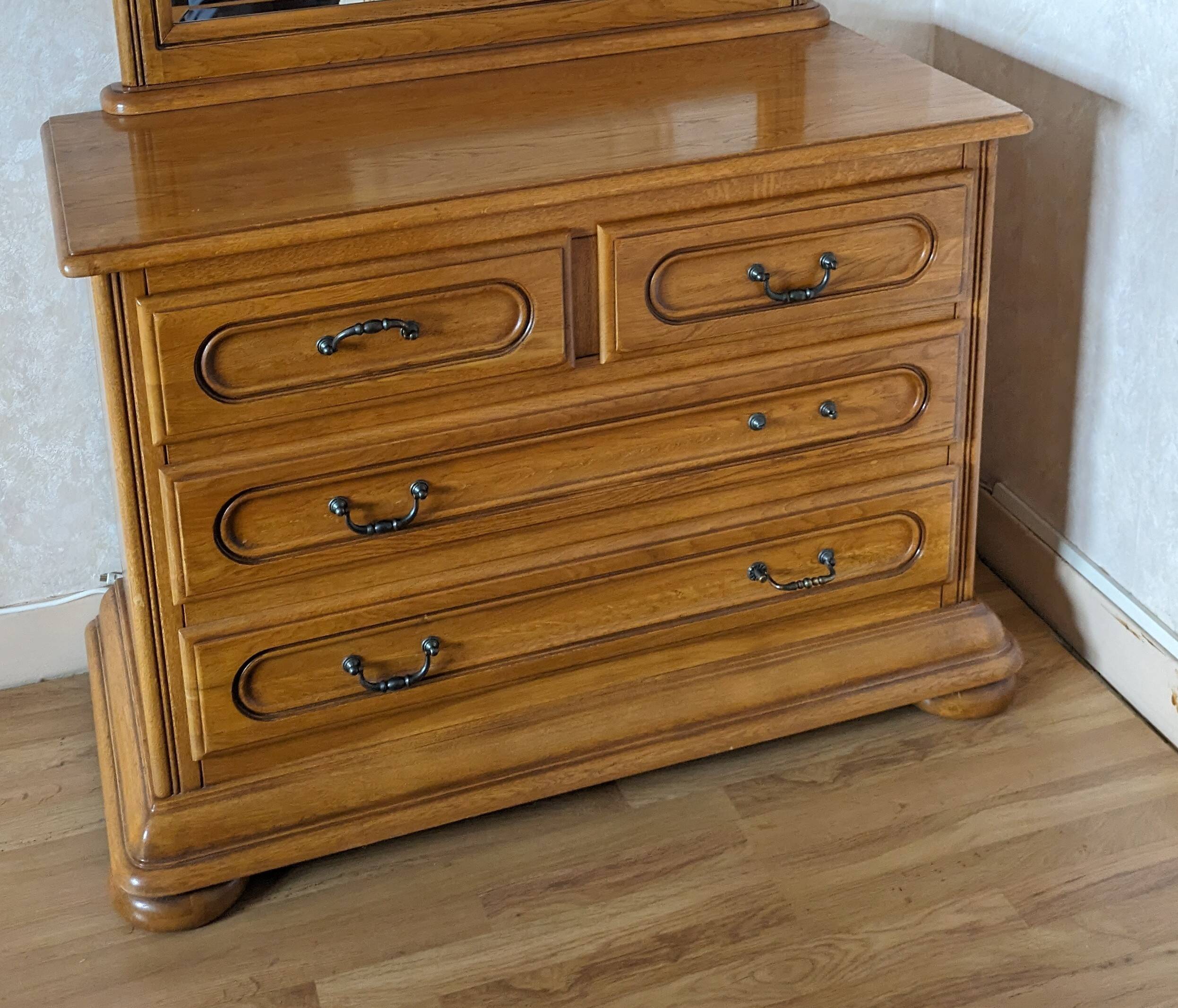 Solid wood chest of drawers
