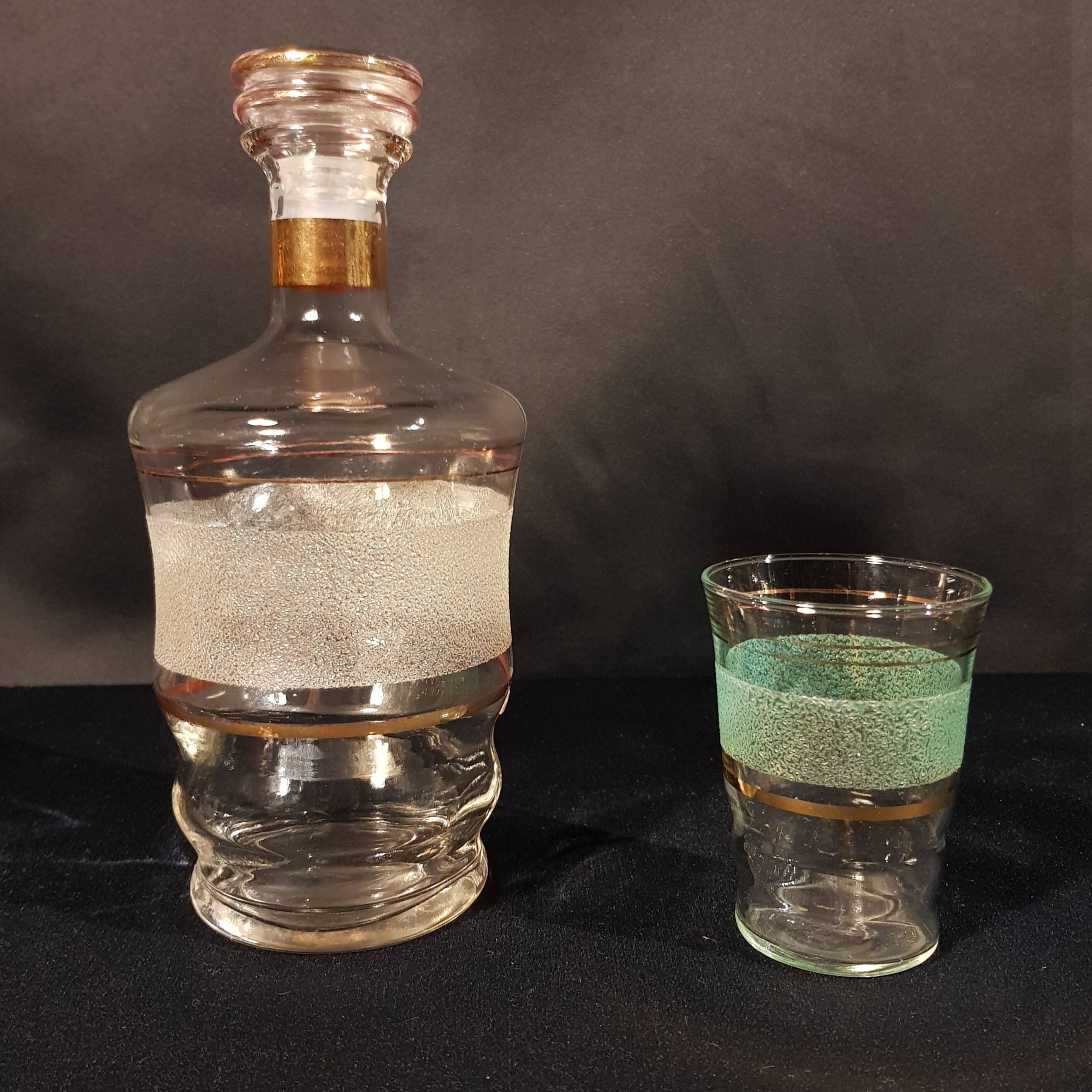 Carafe and glass in granite glass and gold edging