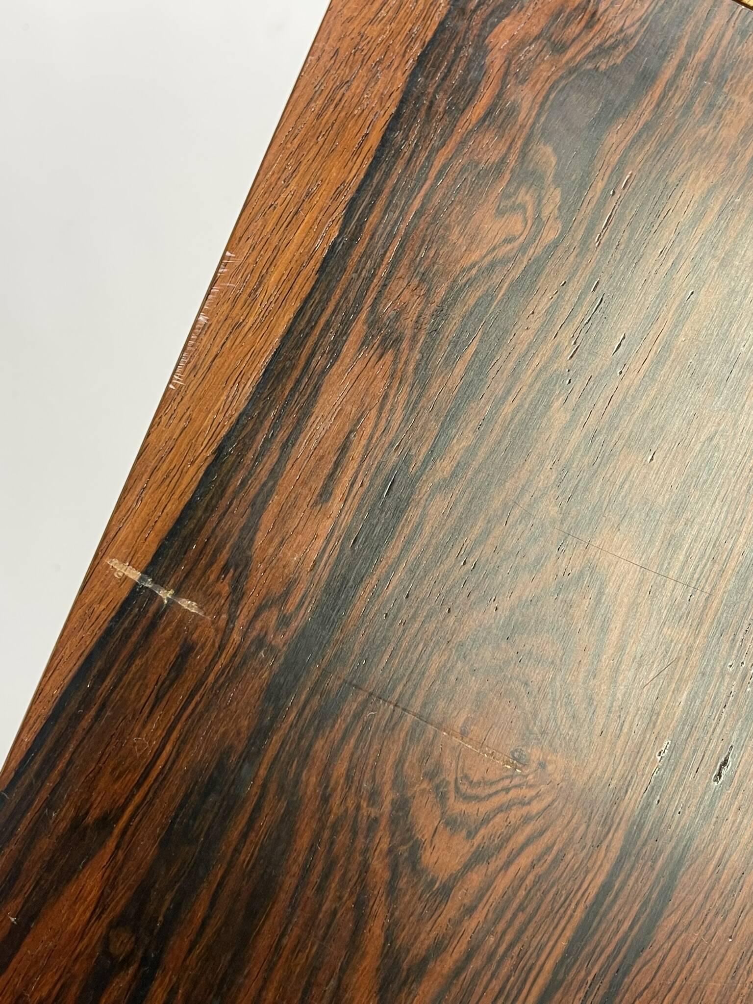 Table scandinave en palissandre par Henning Kjaernulf pour Bruno Hansen