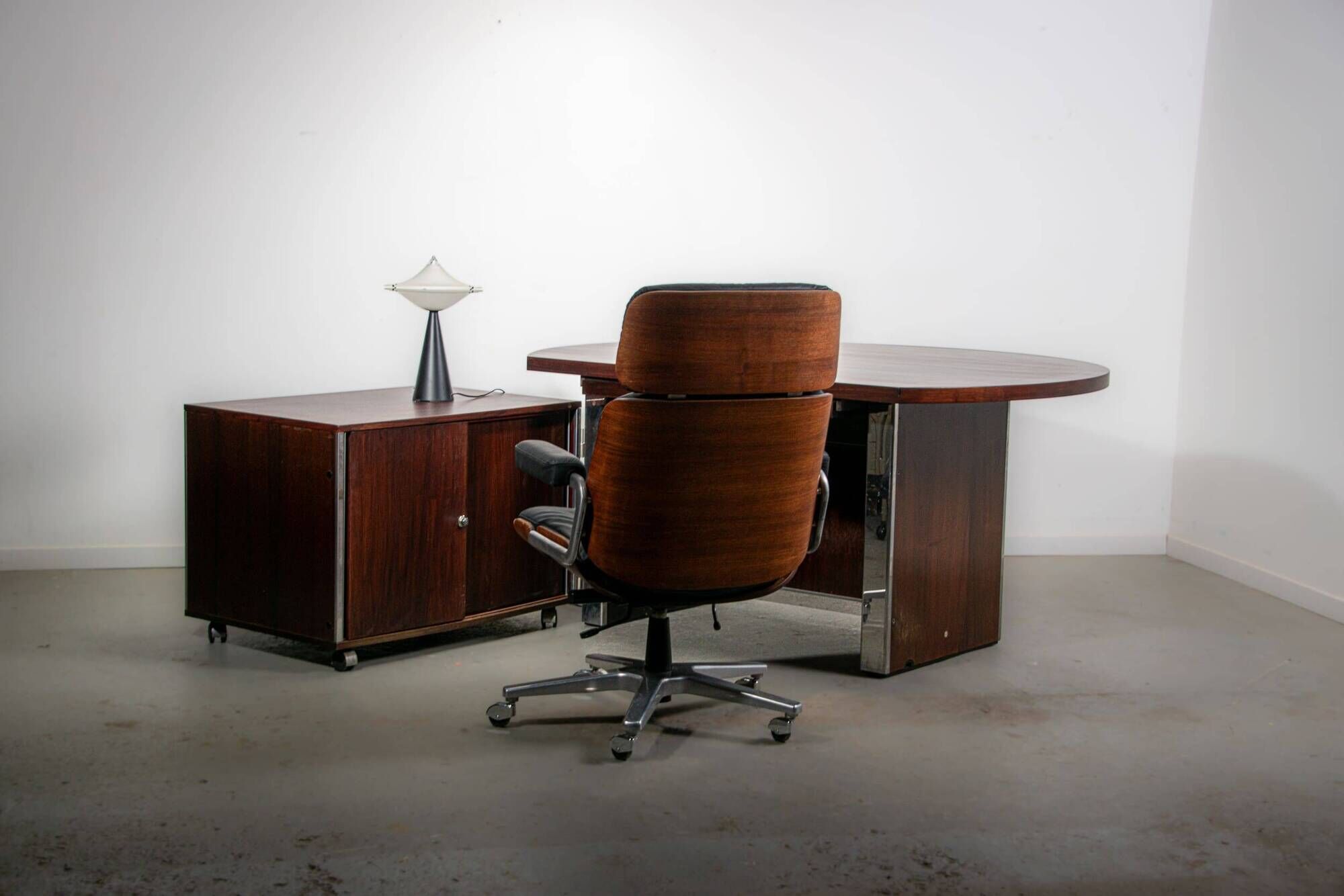 Galileo series executive desk designed by Ennio Fazioli for MIM Roma