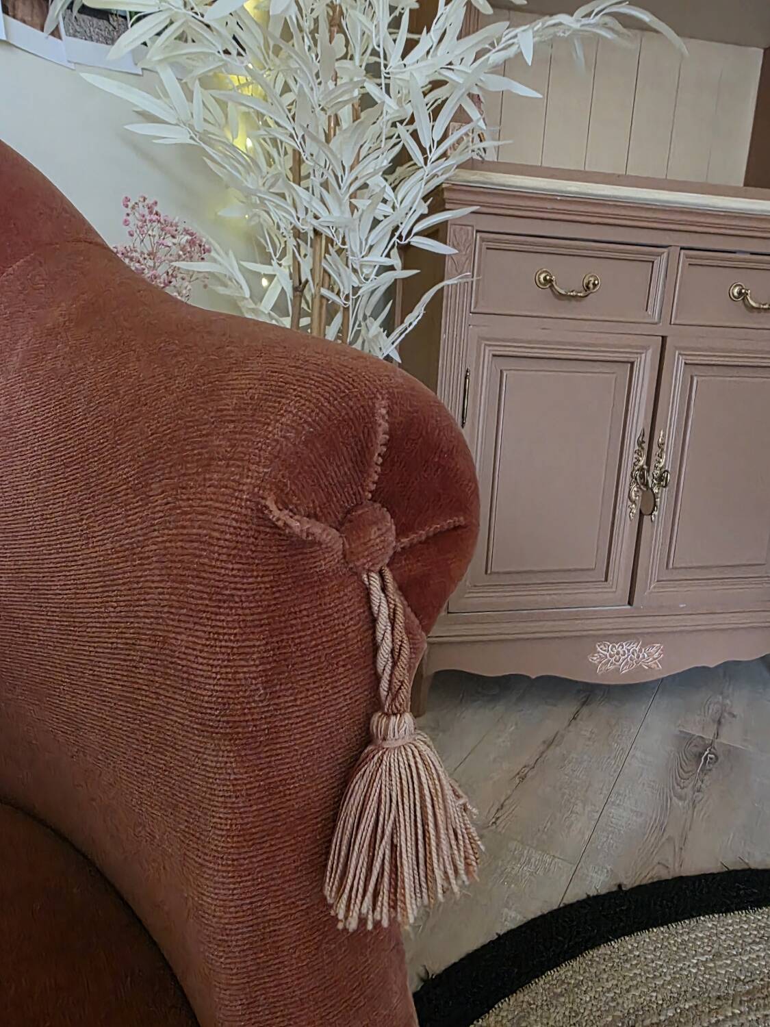 Fauteuil crapaud en velours vieux rose