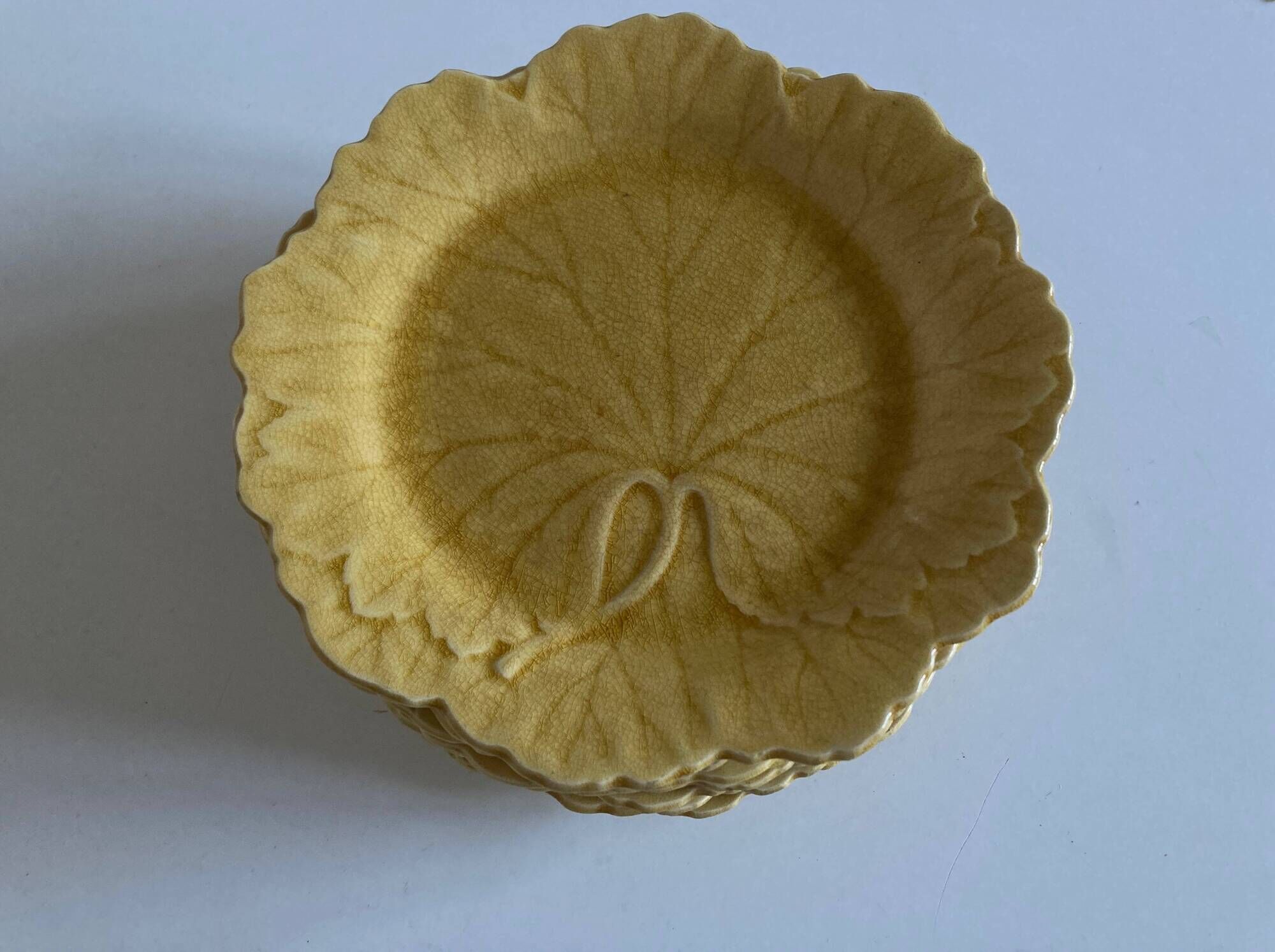 set of 11 Wedgwood vine plates English slip 19th