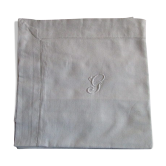 Old pillow taie in monogrammed cotton