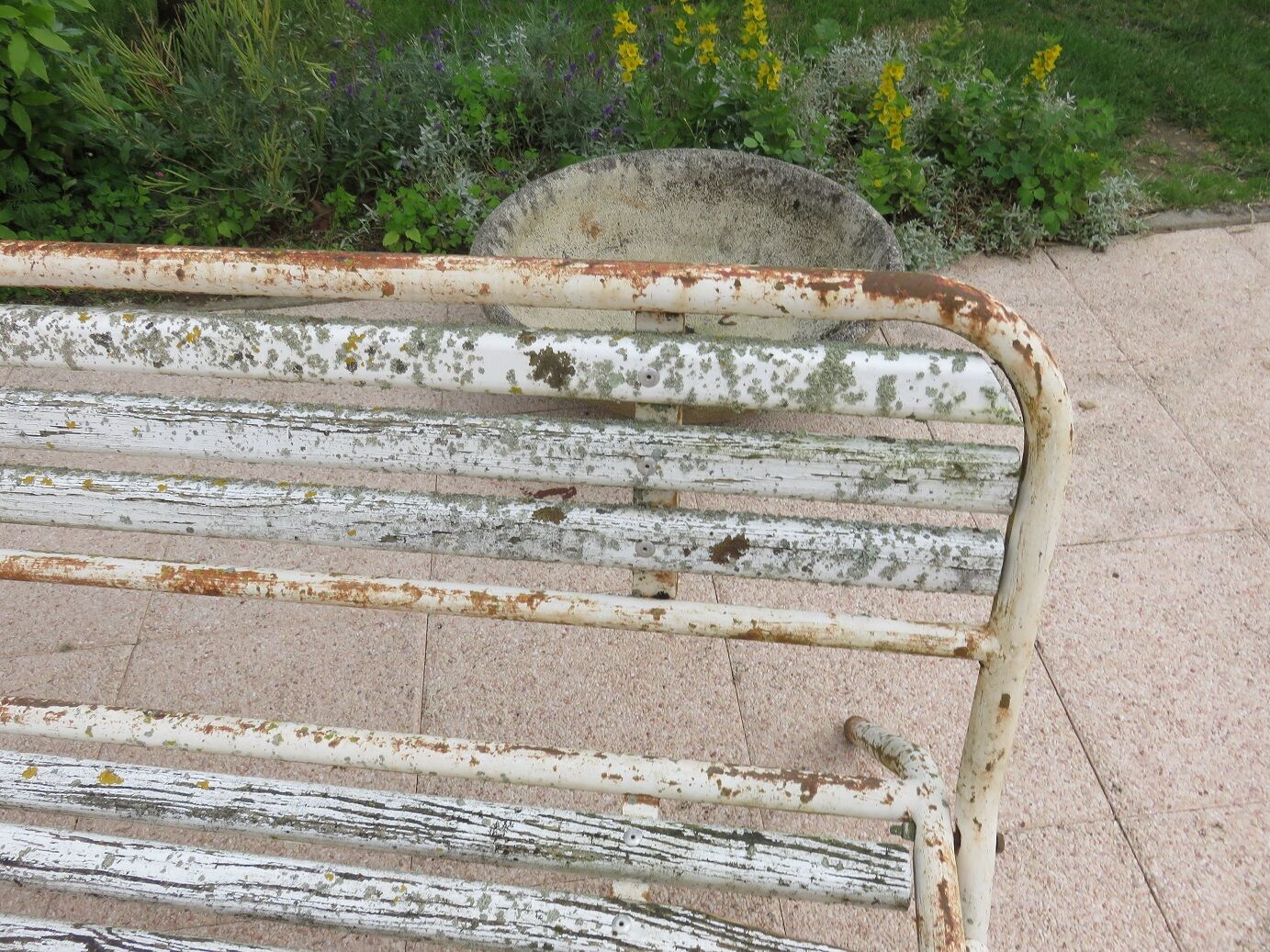 Folding garden bench