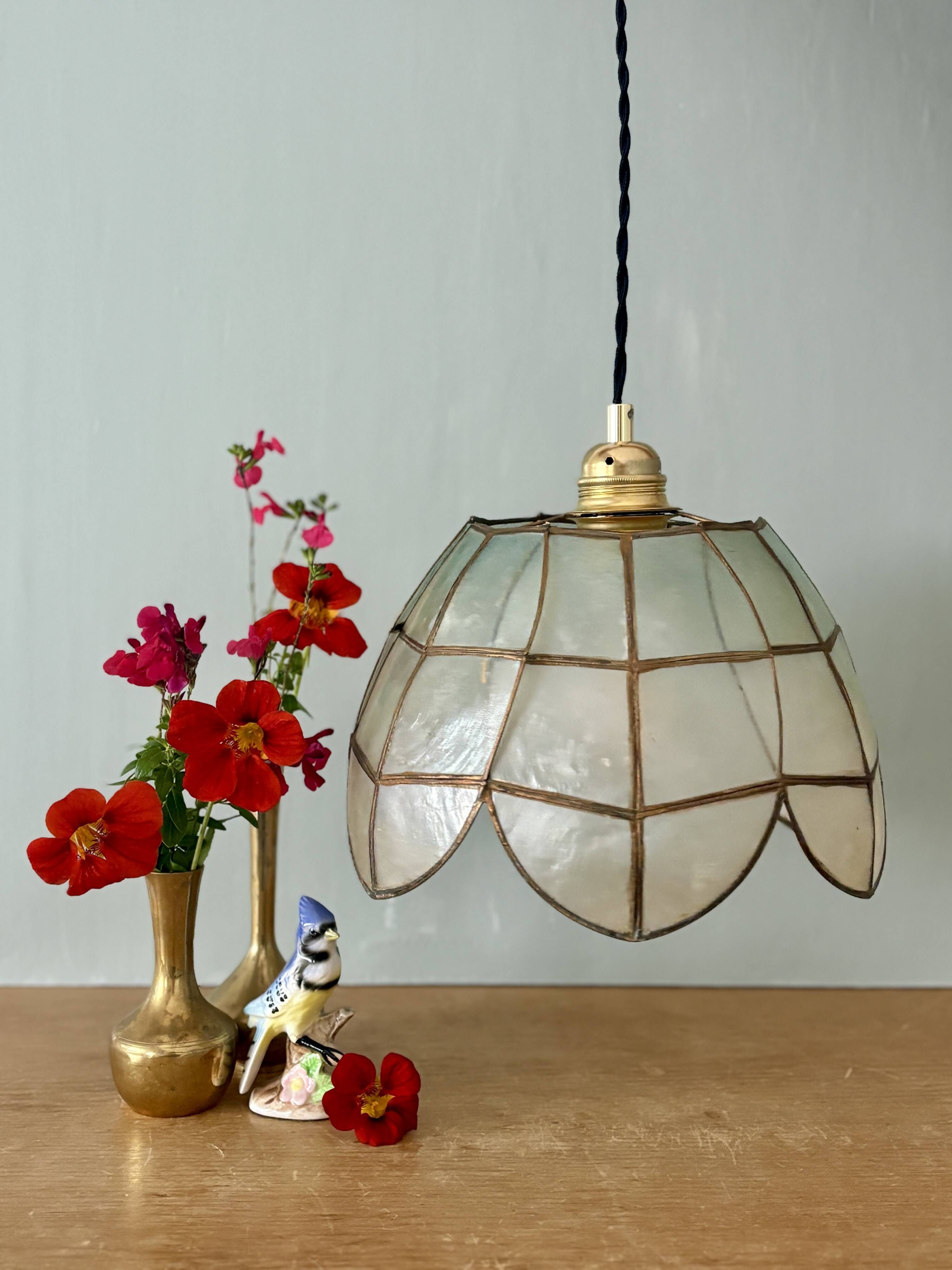 Suspension antique lampshade in blue mother-of-pearl and brass