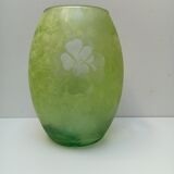 Vase vert décor trèfles