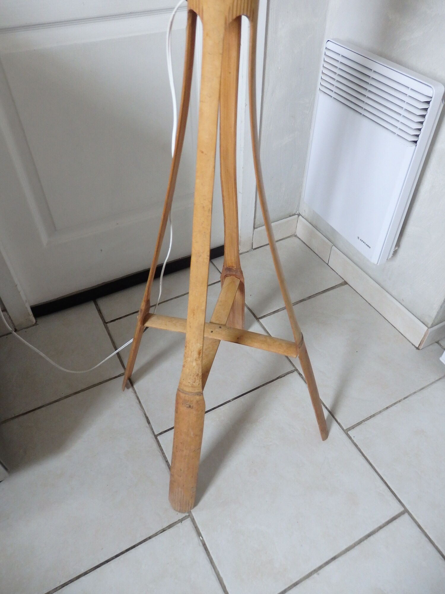 Lampadaire vintage en bambou et rotin
