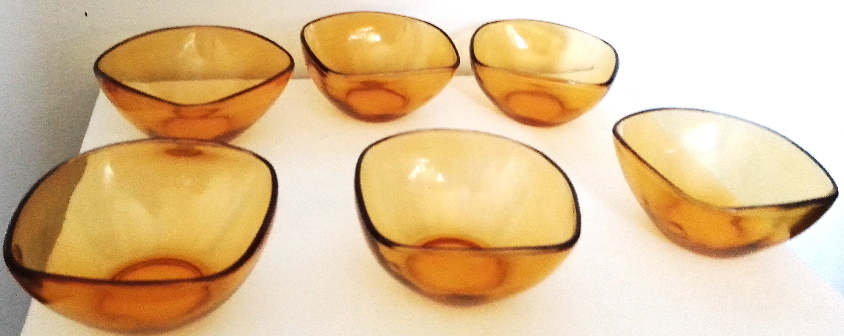 Set of 6 amber Vereco ramekins / bowls
