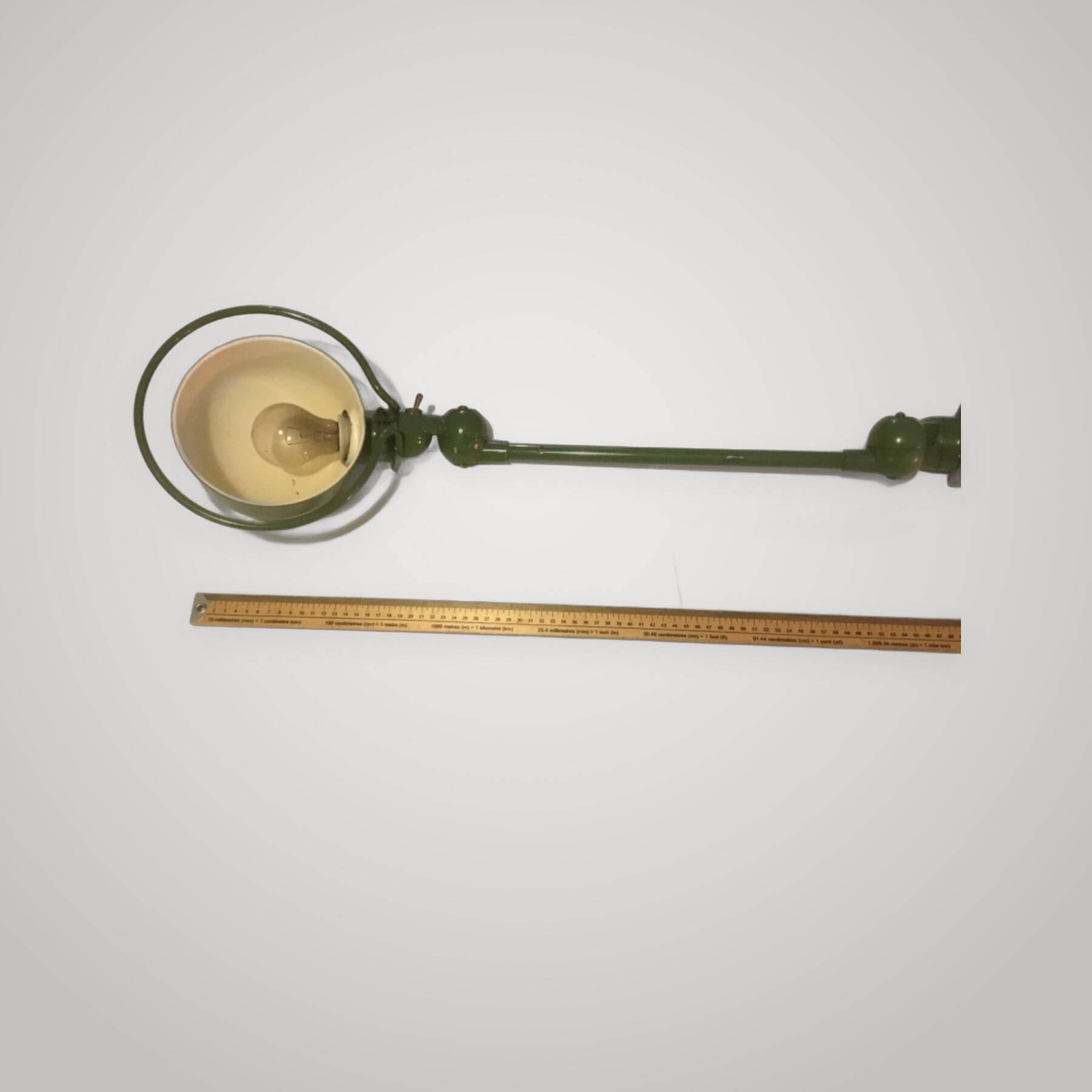 Lampe JIELDE industrielle vintage articulée en métal vert – Loft Design
