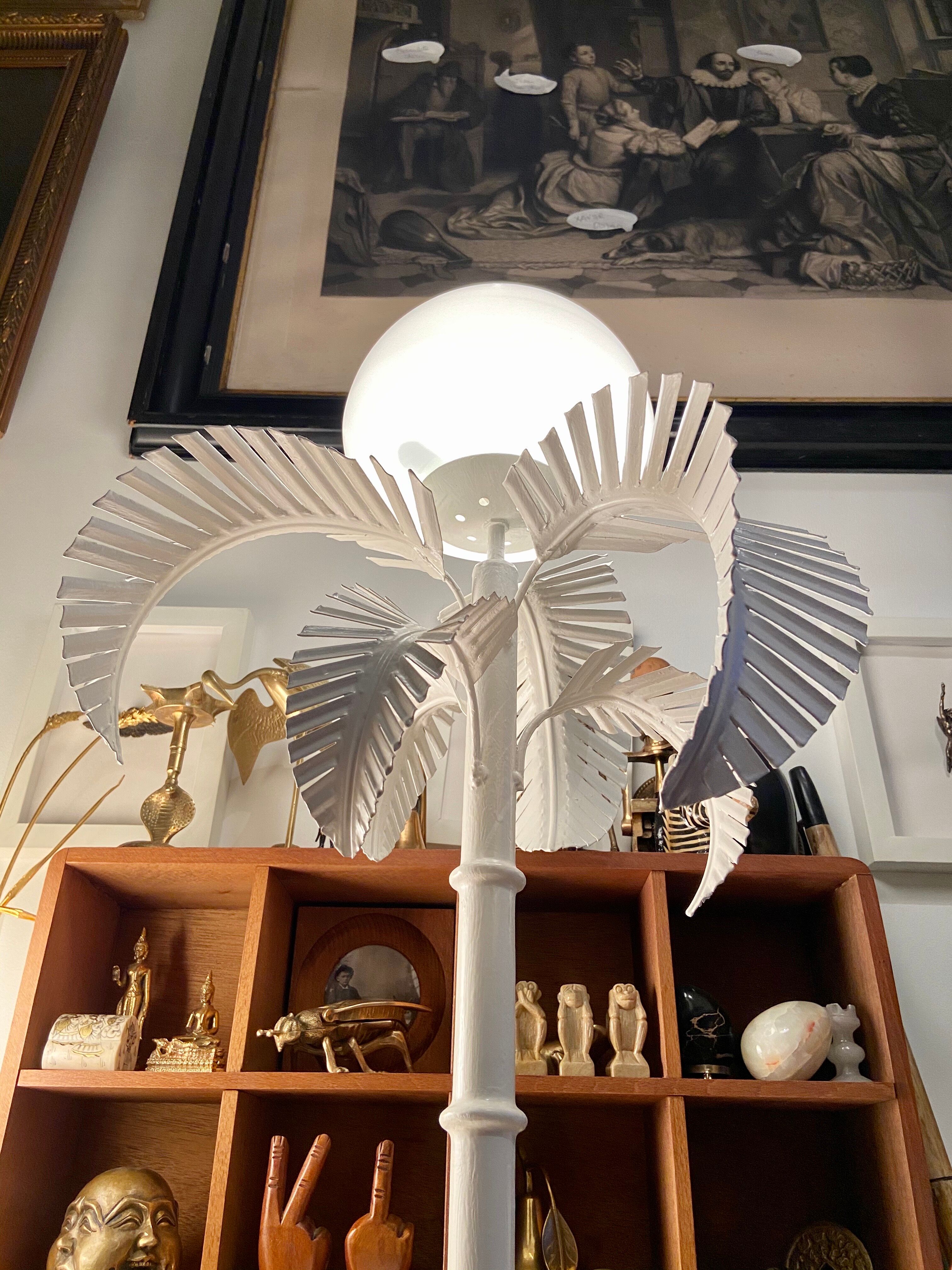 Palm lamppost in opaline and white metal