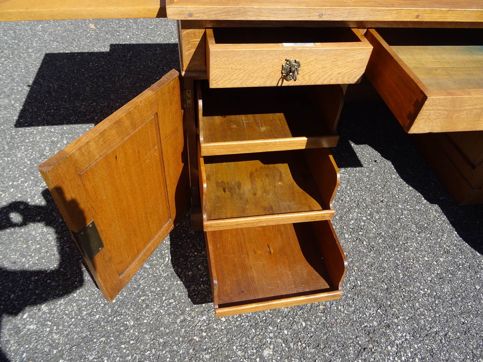 Minister's office with double boxes and tablets 30/40