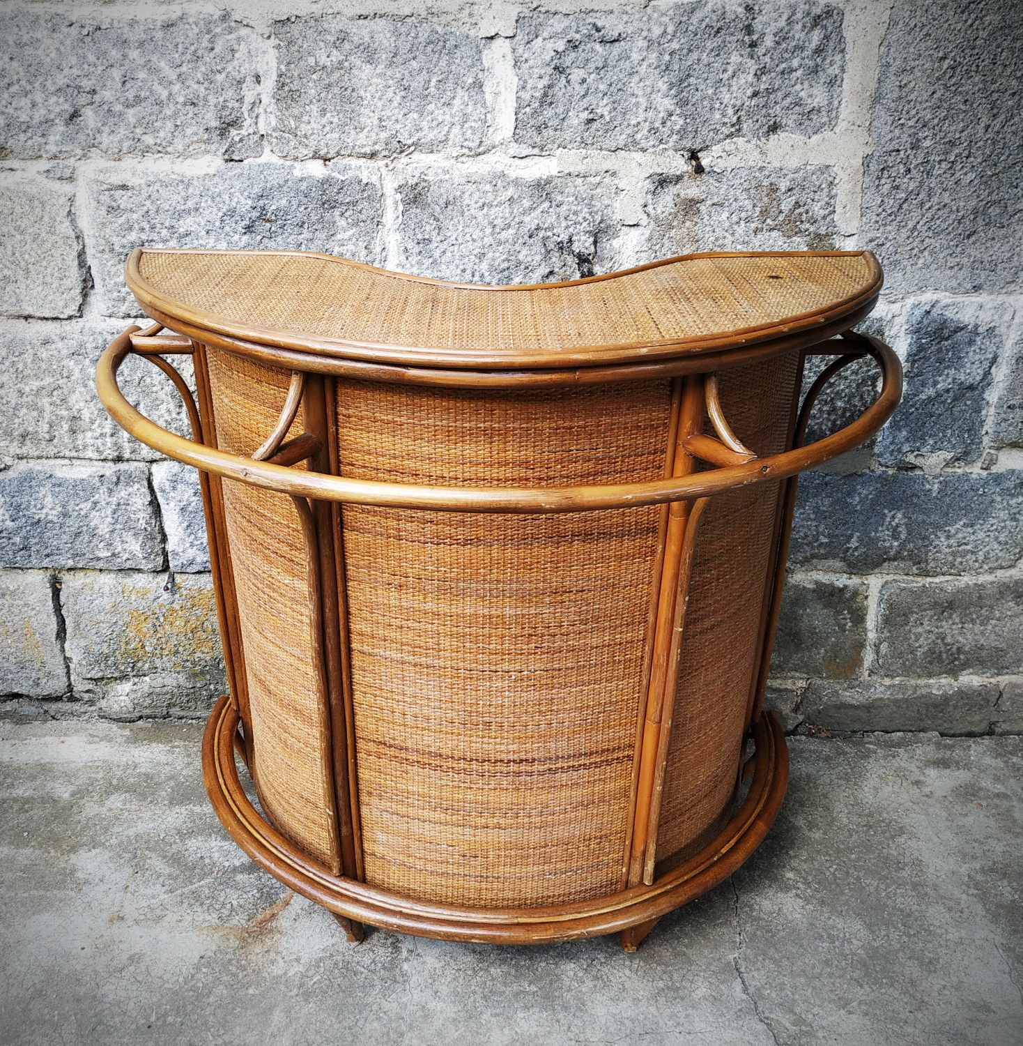 Rattan bar