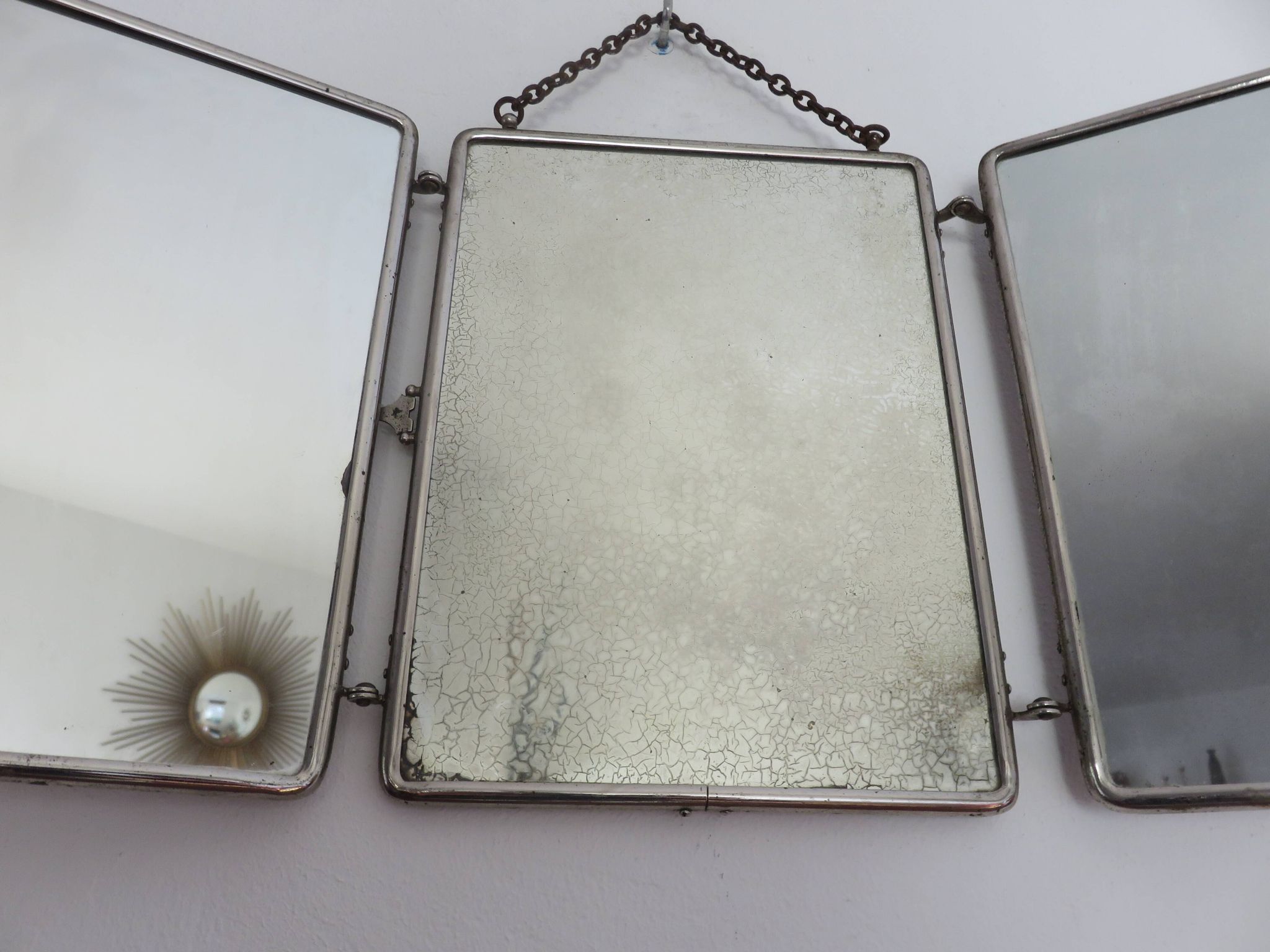 Miroir de barbier triptyque à chainette avec fermoir années 30 40