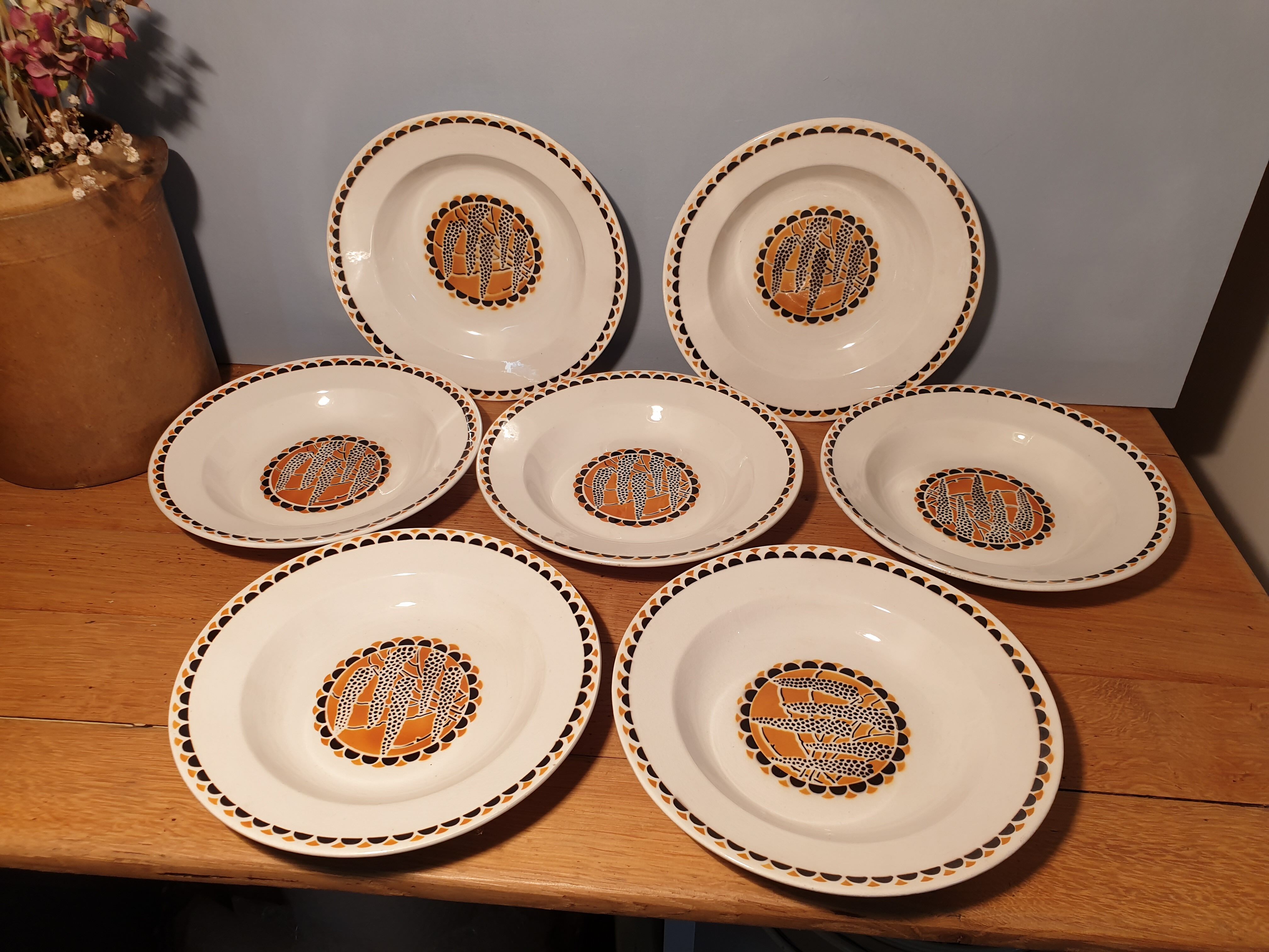 Suite of 7 hollow plates Saarguemines