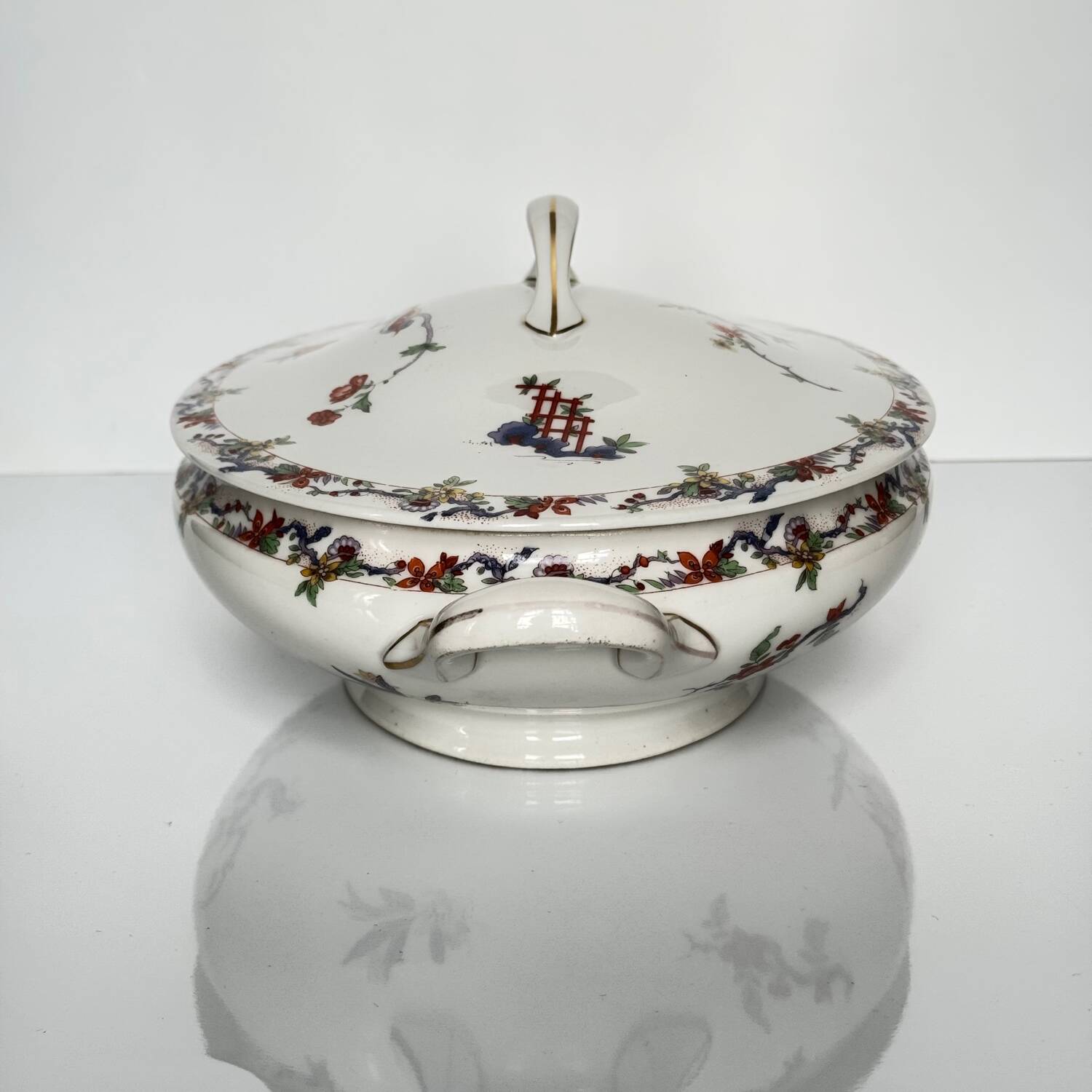 Bernardaud porcelain service, Bussac model – Kakiemon style decoration