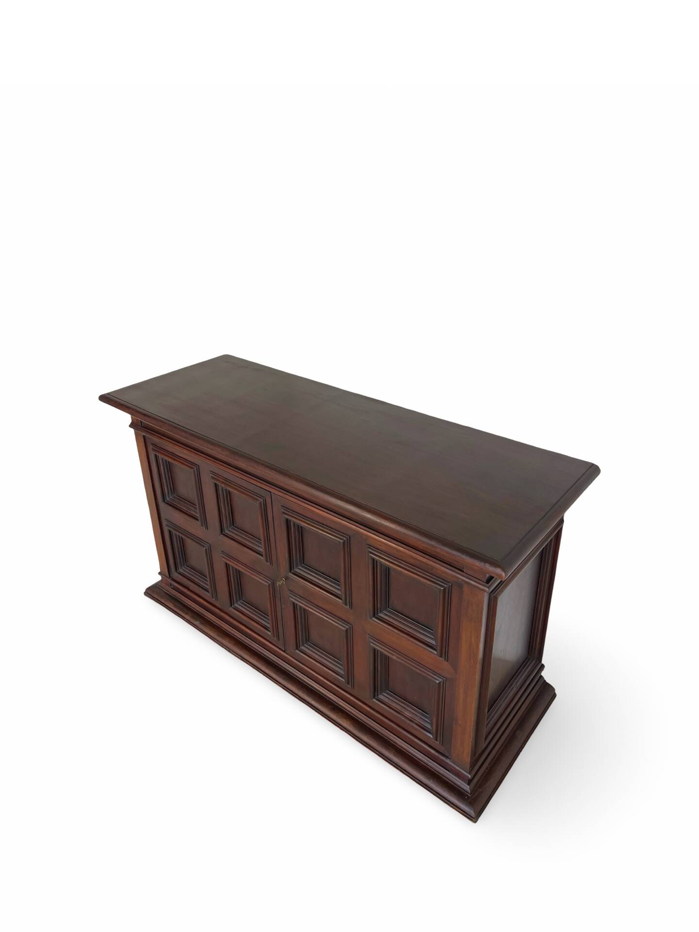 The high-quality Italian Renaissance Revival credenza, 1920s/1930s