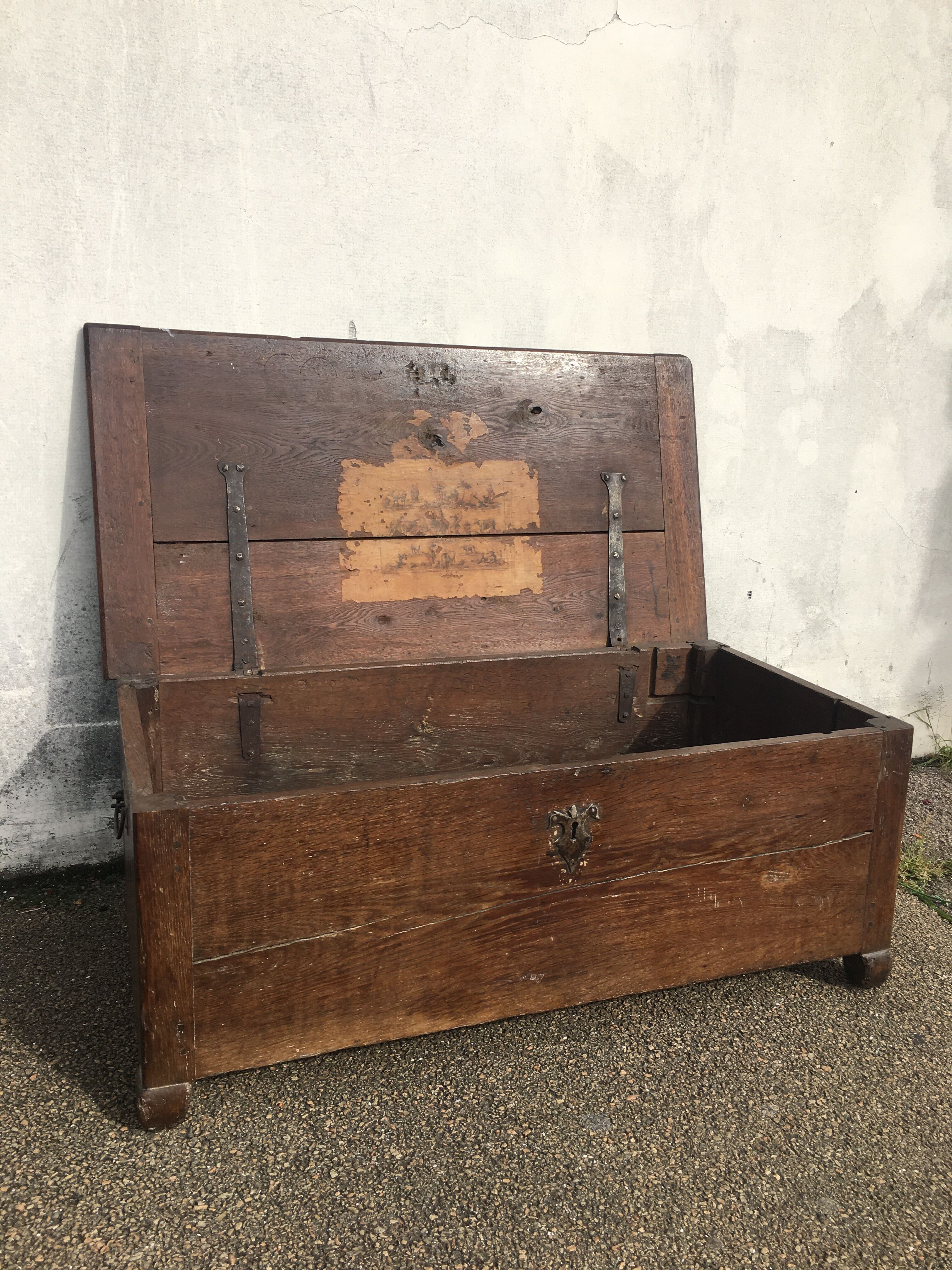 Old solid oak chest early XVIII Brutalist