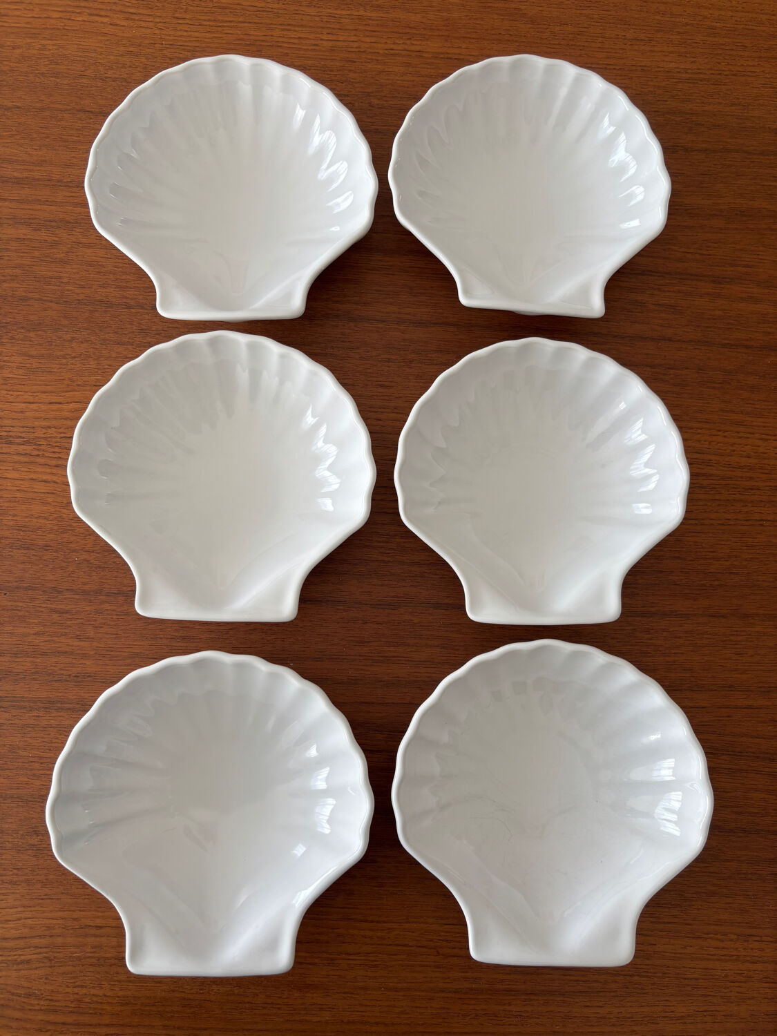 Set of 6 vintage shell-shaped small dishes – white ceramic bowls.