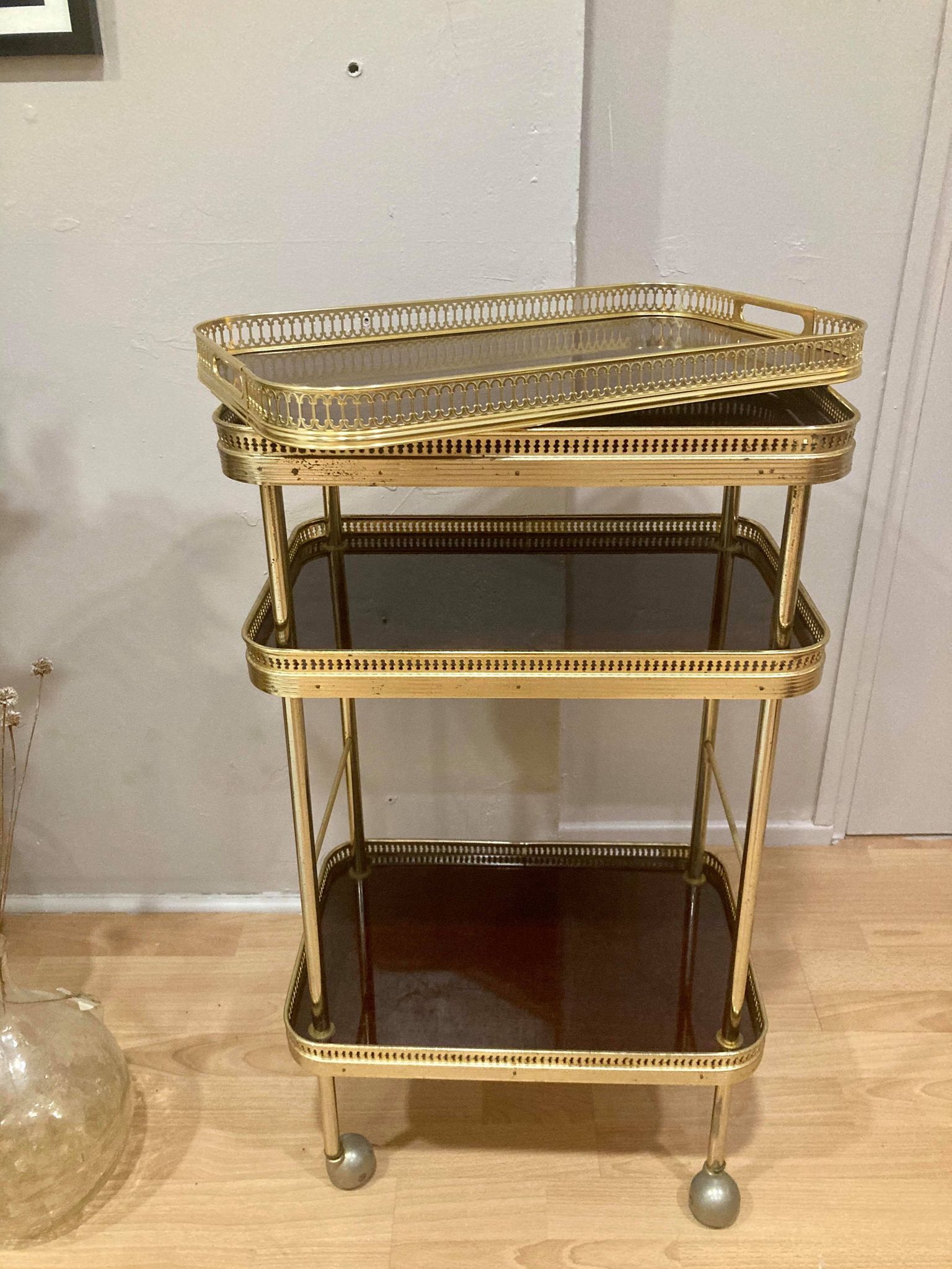 Rolling service in wood and brass