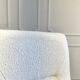 Paire de chauffeuses vintage bouclette blanche – design années 70