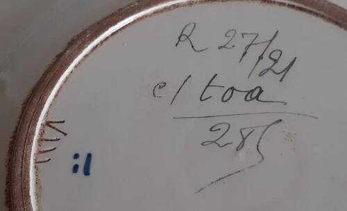 Antique plate 23.5 cm with Japonese decoration.