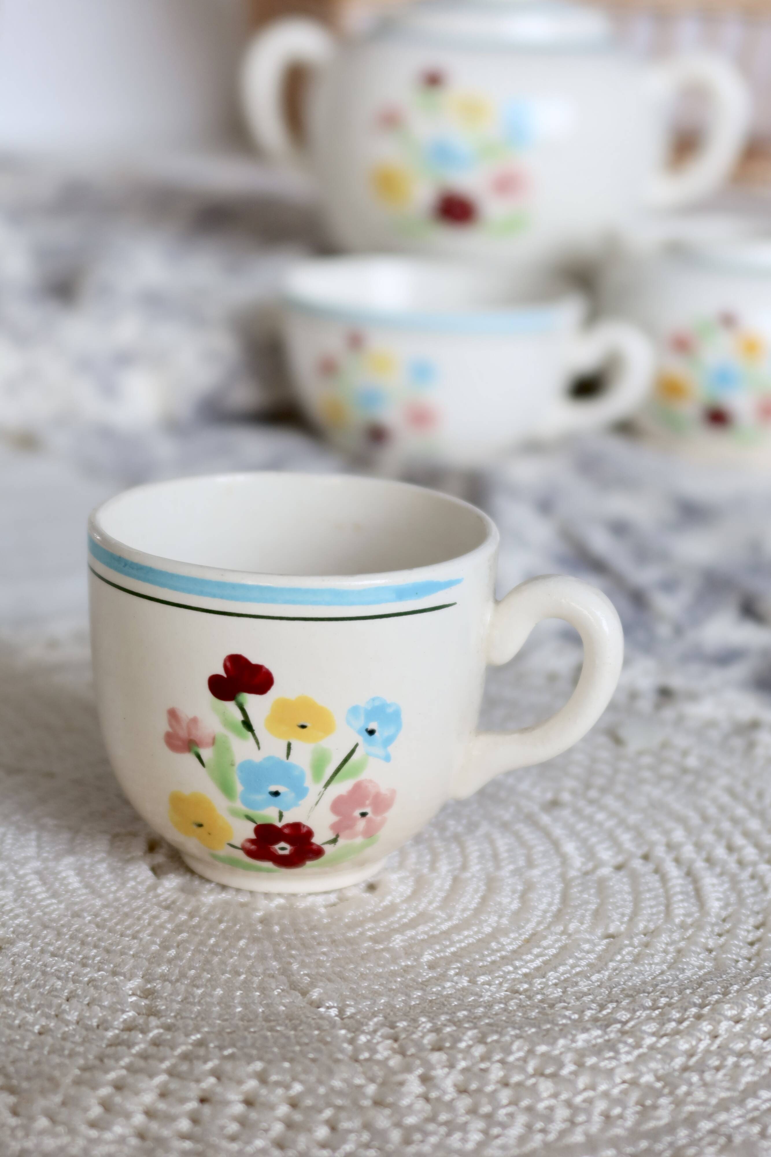 Vintage Salins earthenware coffee cup - Floral pattern