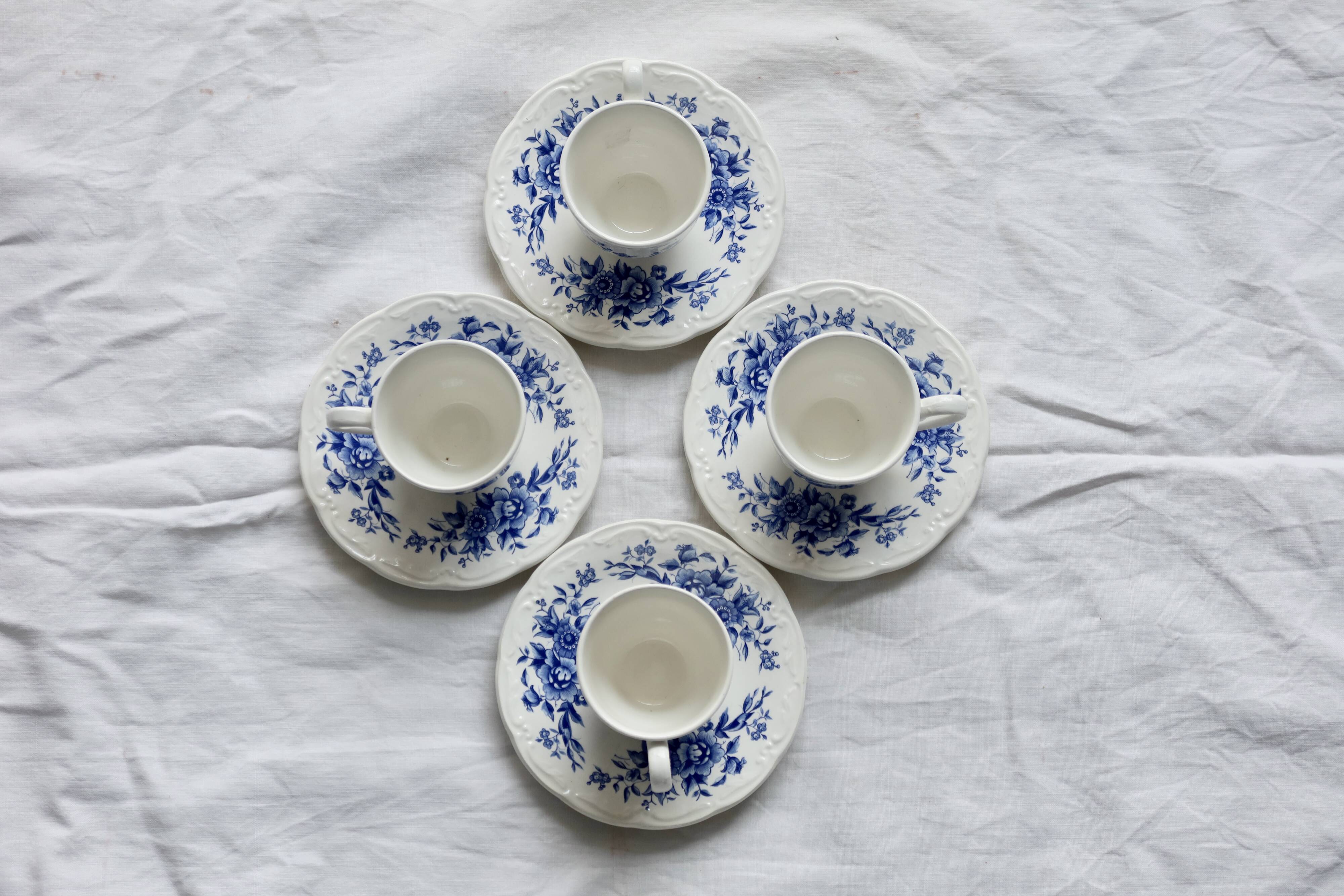 4 tasses anciennes en faïence Sarreguemines bleue et blanche - Soucoupes as