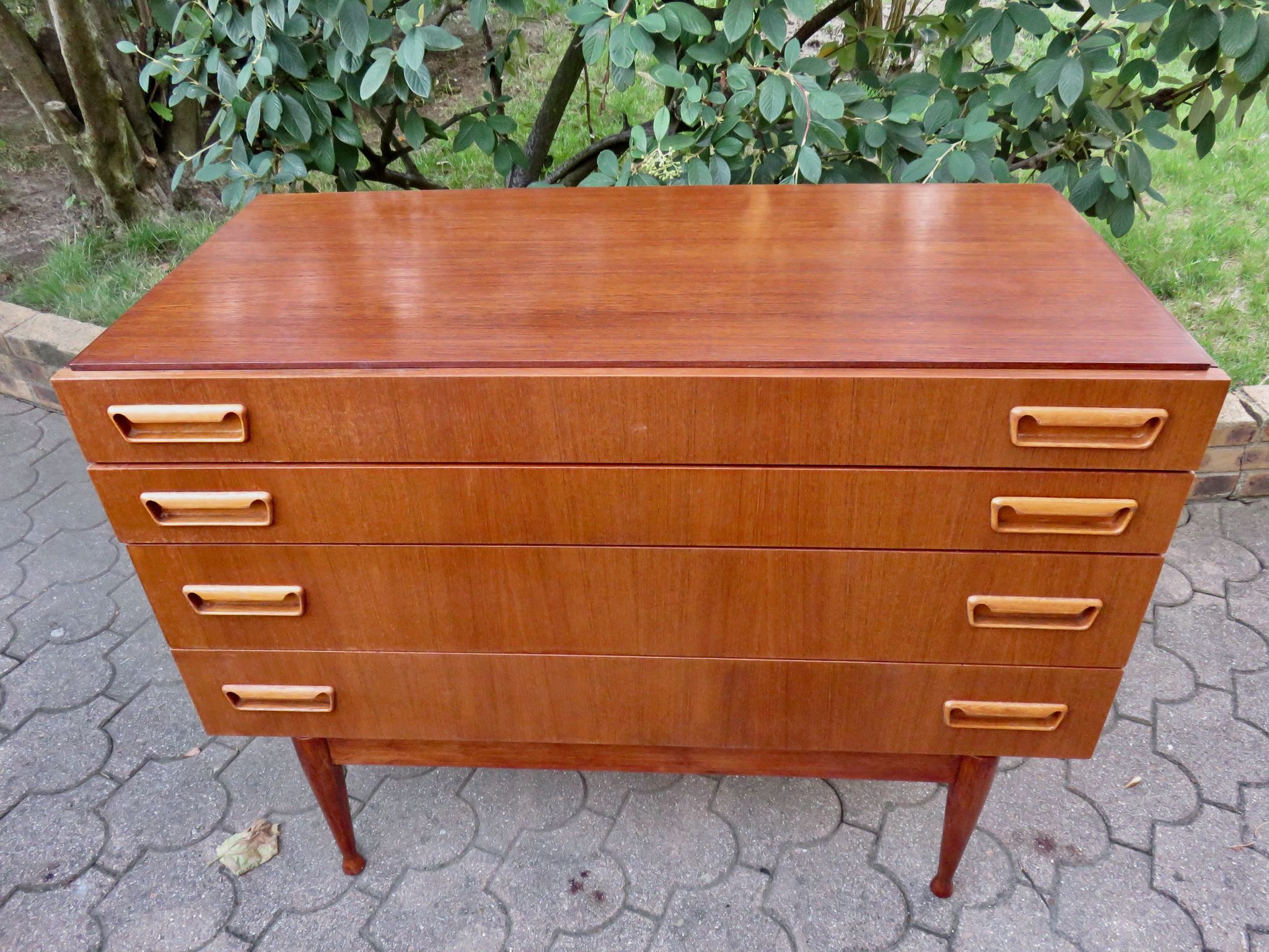 Commode en teck de Peter Moos Danemark 1955