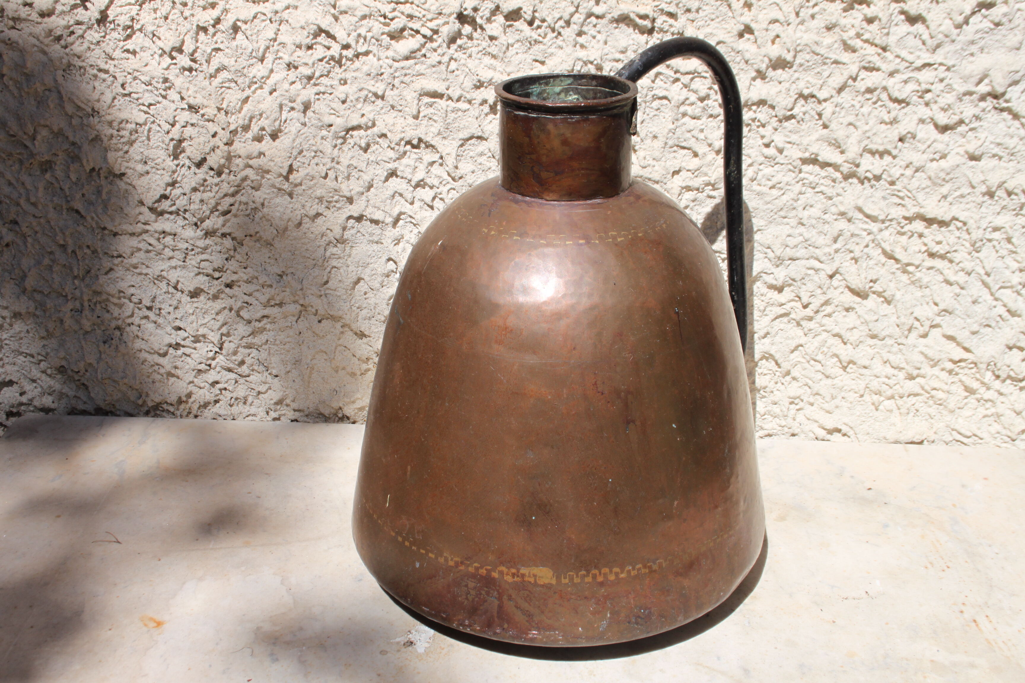 Ancient jar with oriental waters, end of 19th