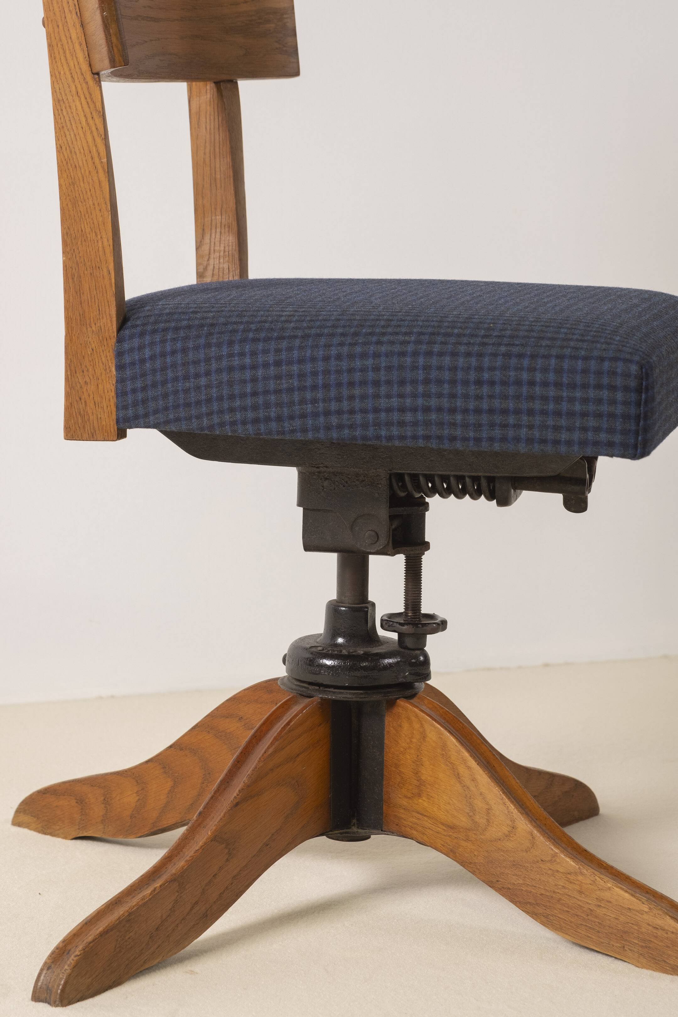 1930's Oak Swivel Office Chair by SMV, Sweden