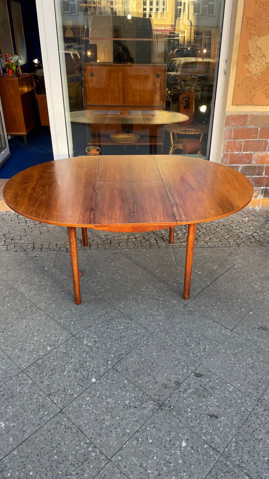 Round Extendable Dining Table McIntosh Edition 1960s Rosewood