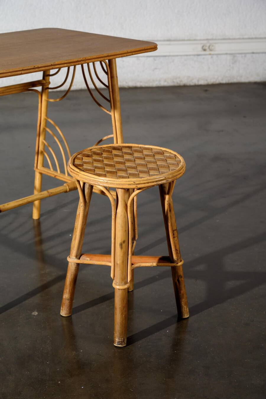 Wood and rattan desk and its seat
