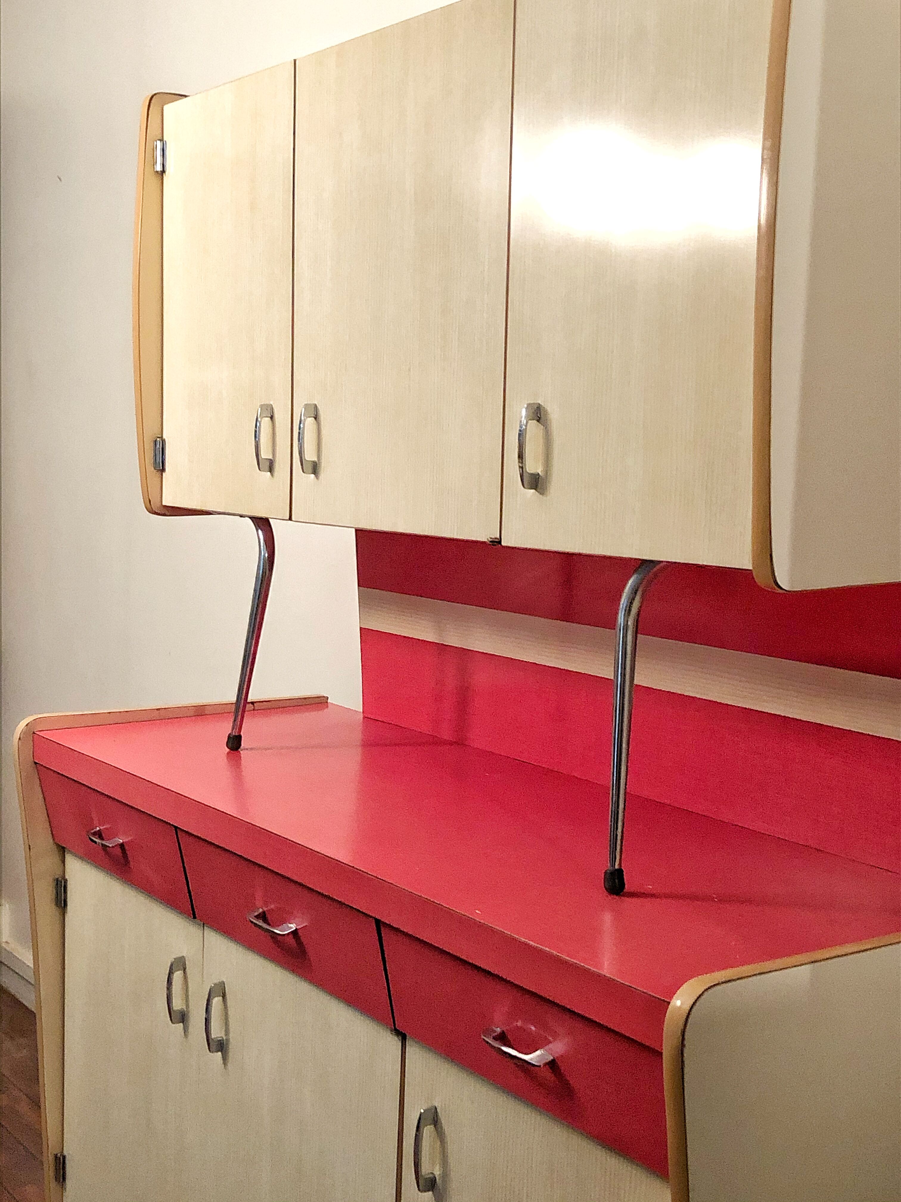 Kitchen furniture in formica