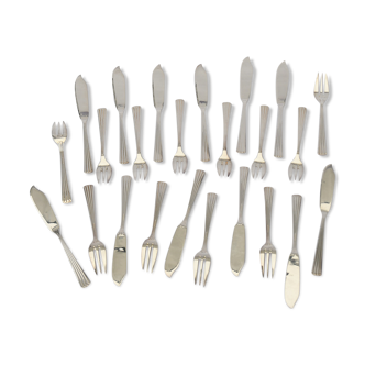 Housewife 24 pieces in silver metal