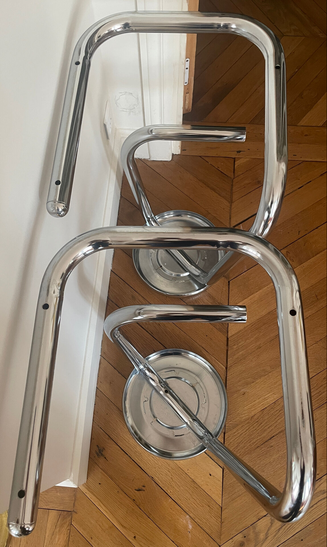 1 lot of 2 paperclip stools K 700 chrome