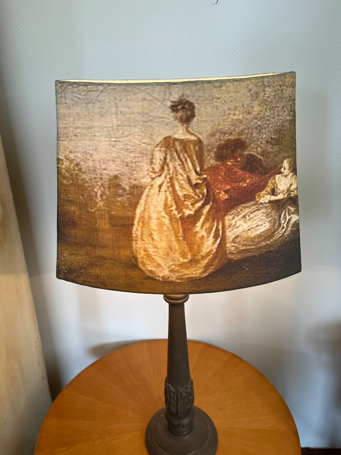 Wall tapestry pattern lampshade