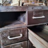 Meuble de métiers en métal