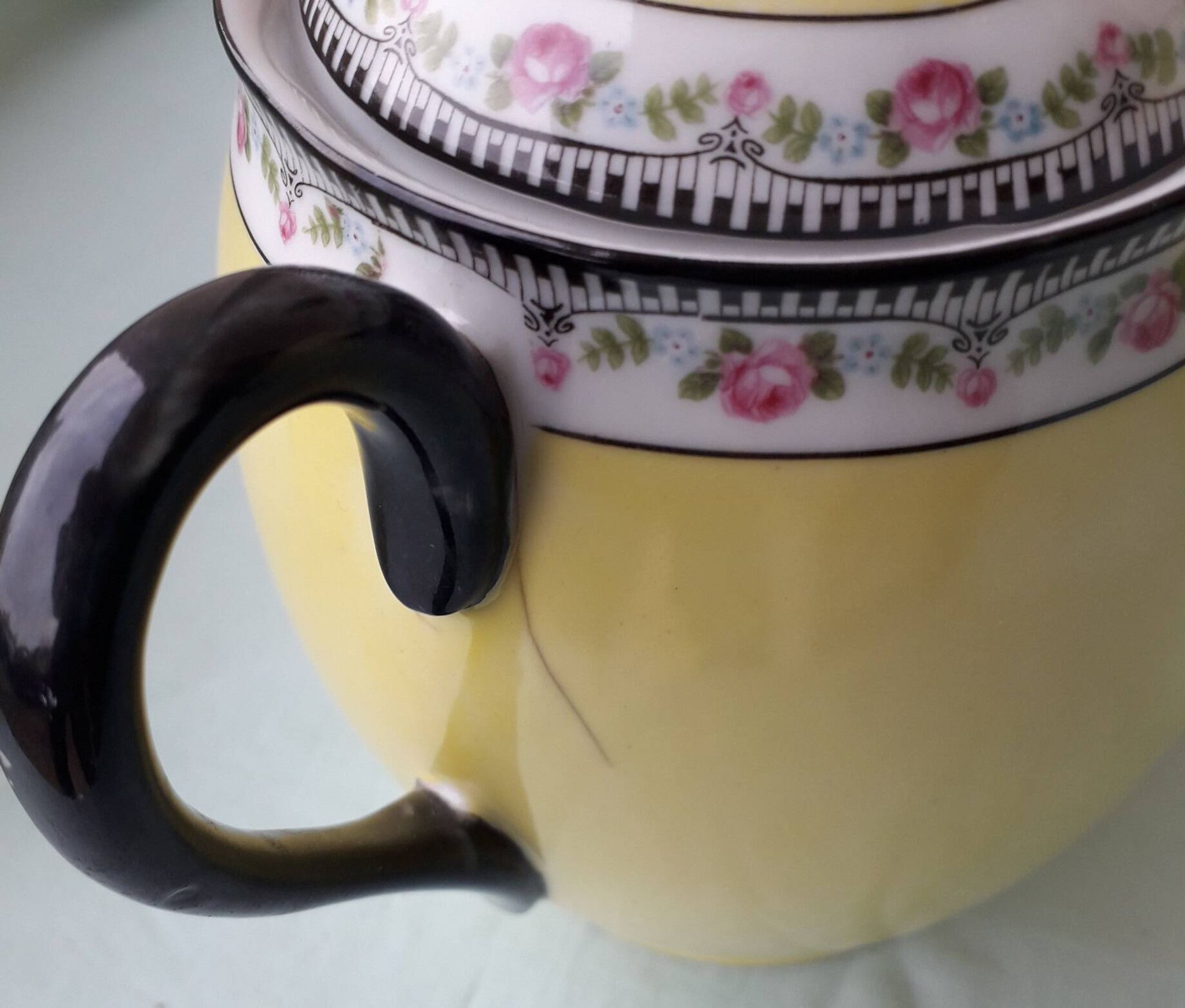 Sugar bowl and milk jug in porcelain