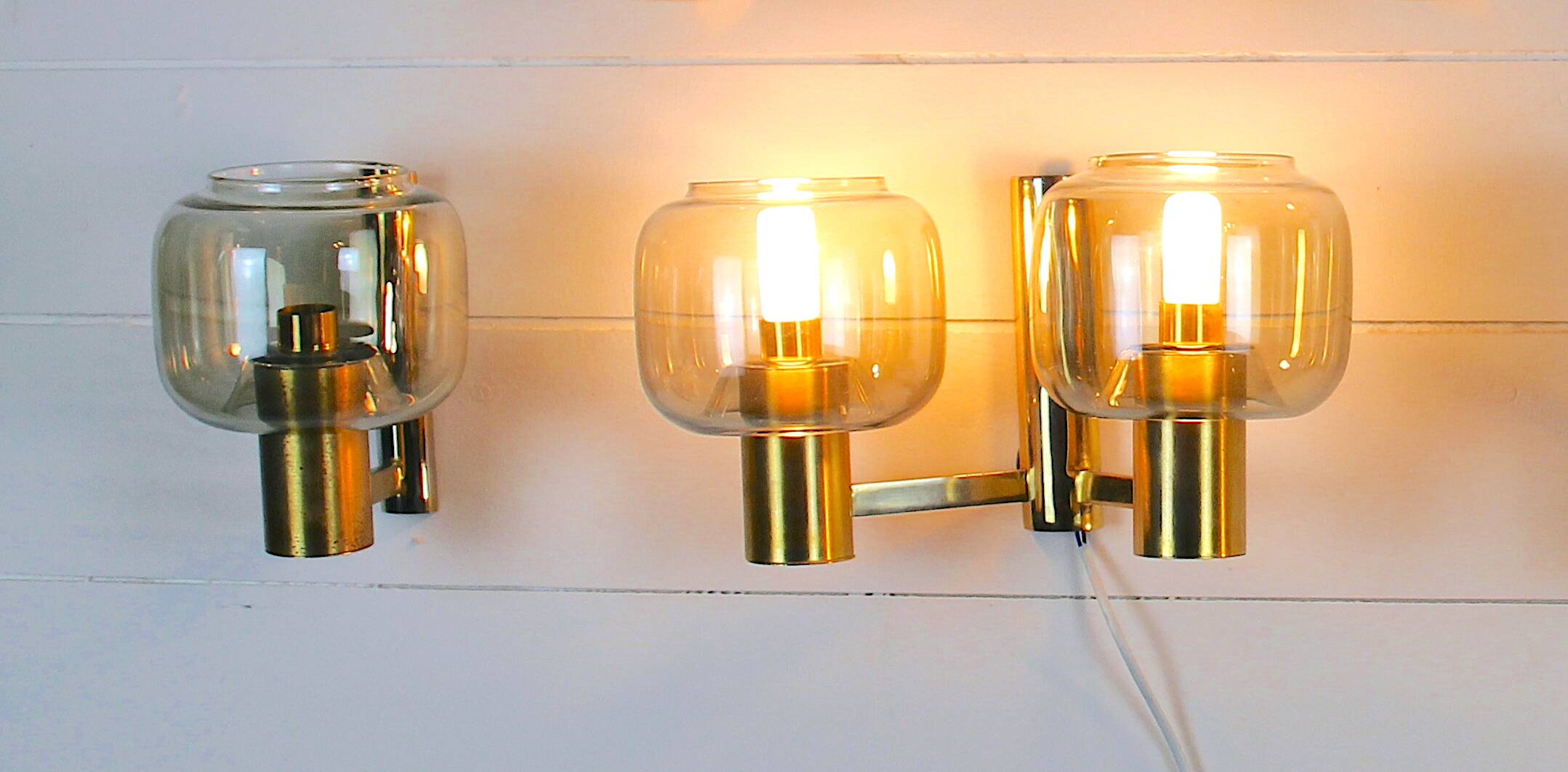 Paire Appliques Scandinaves Laiton verre fumés