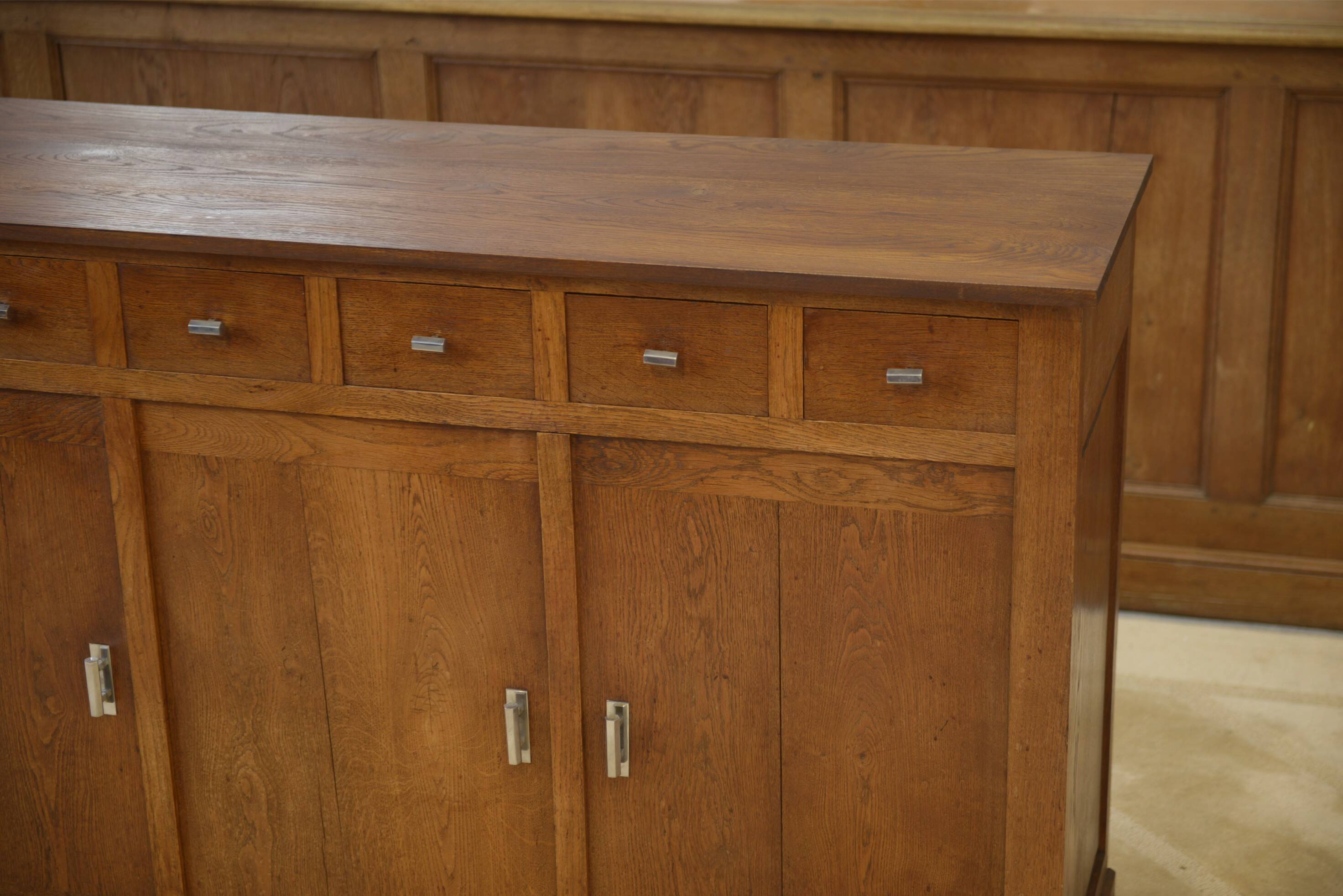 Buffet Art Déco moderniste en chêne massif 1940’s