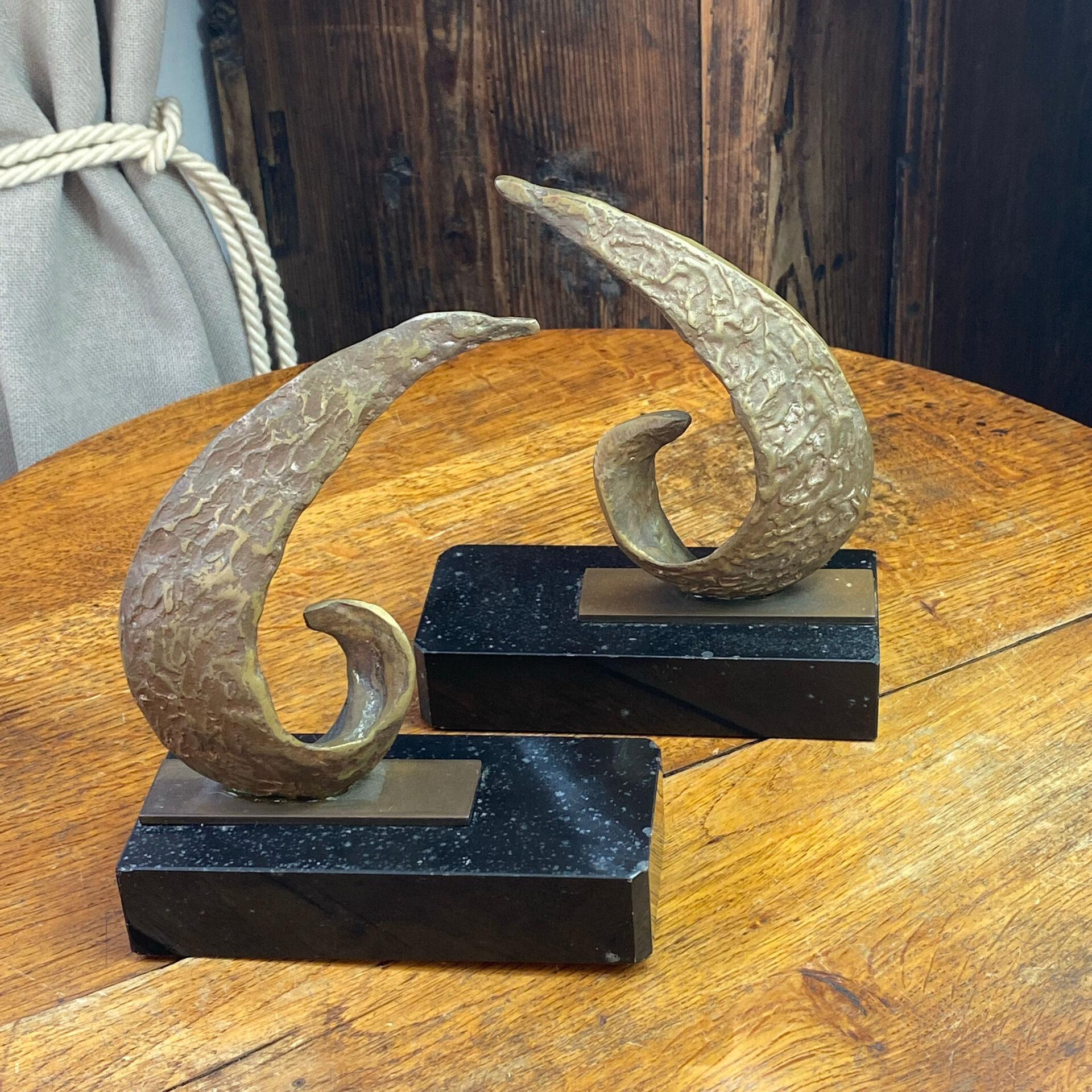 Bookends in bronze and marble